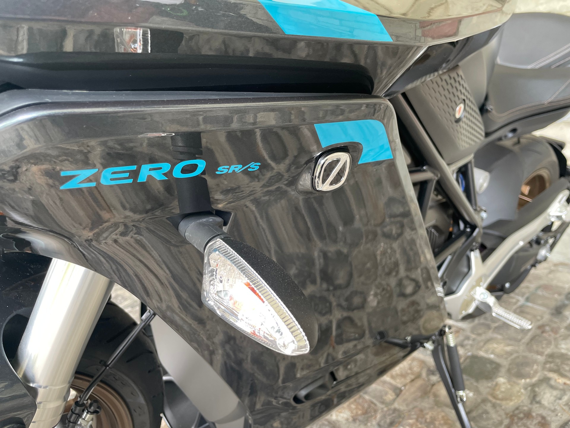 ZERO SR/S-showroom-element-3