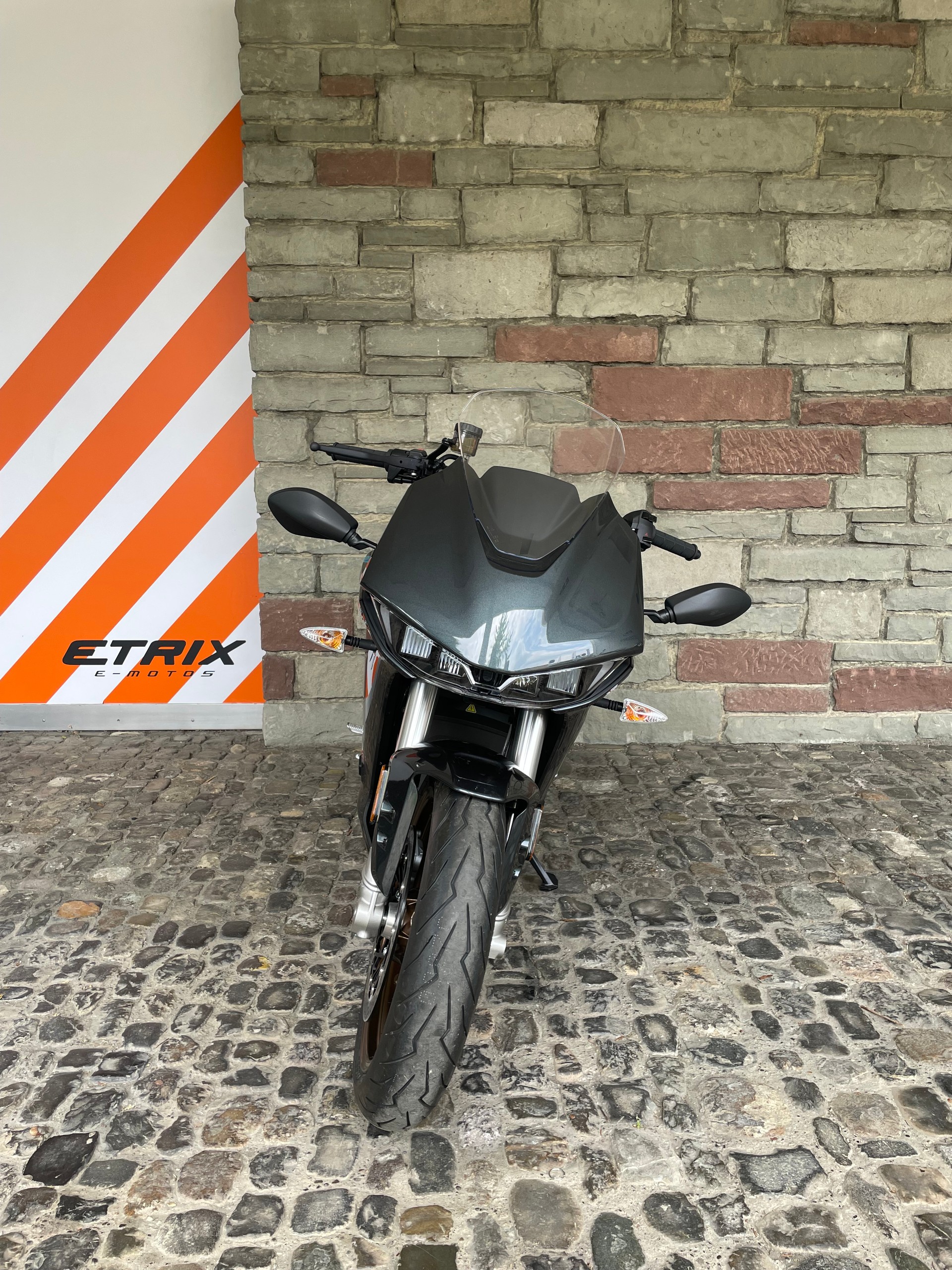 ZERO SR/S-showroom-element-2