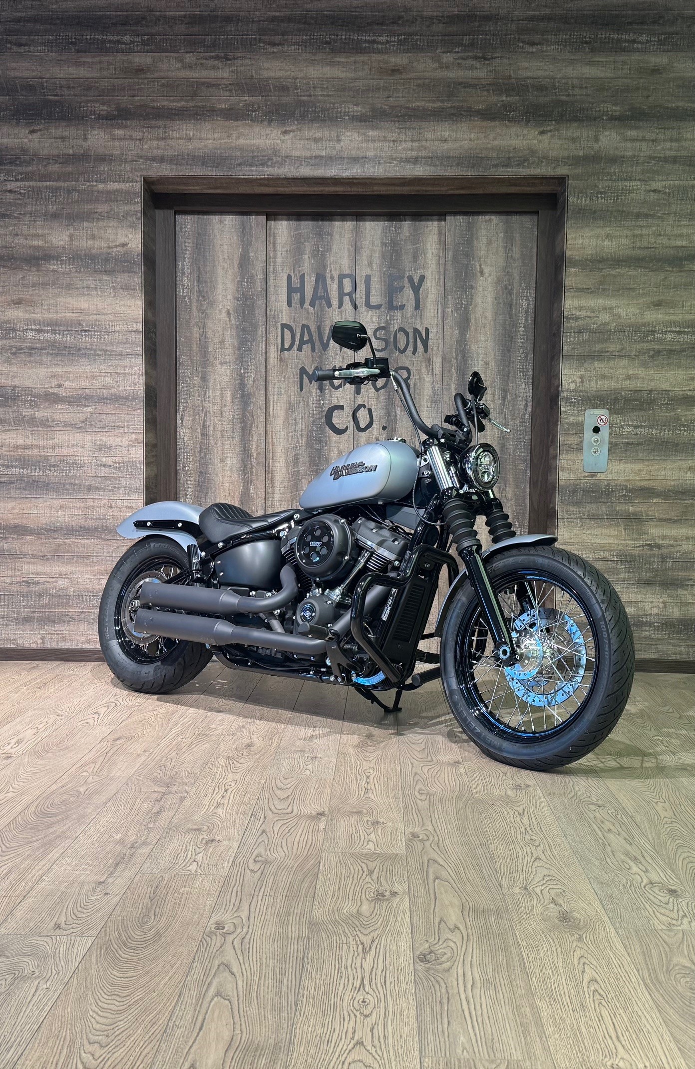 HARLEY-DAVIDSON FXBB Street Bob-showroom-element-1