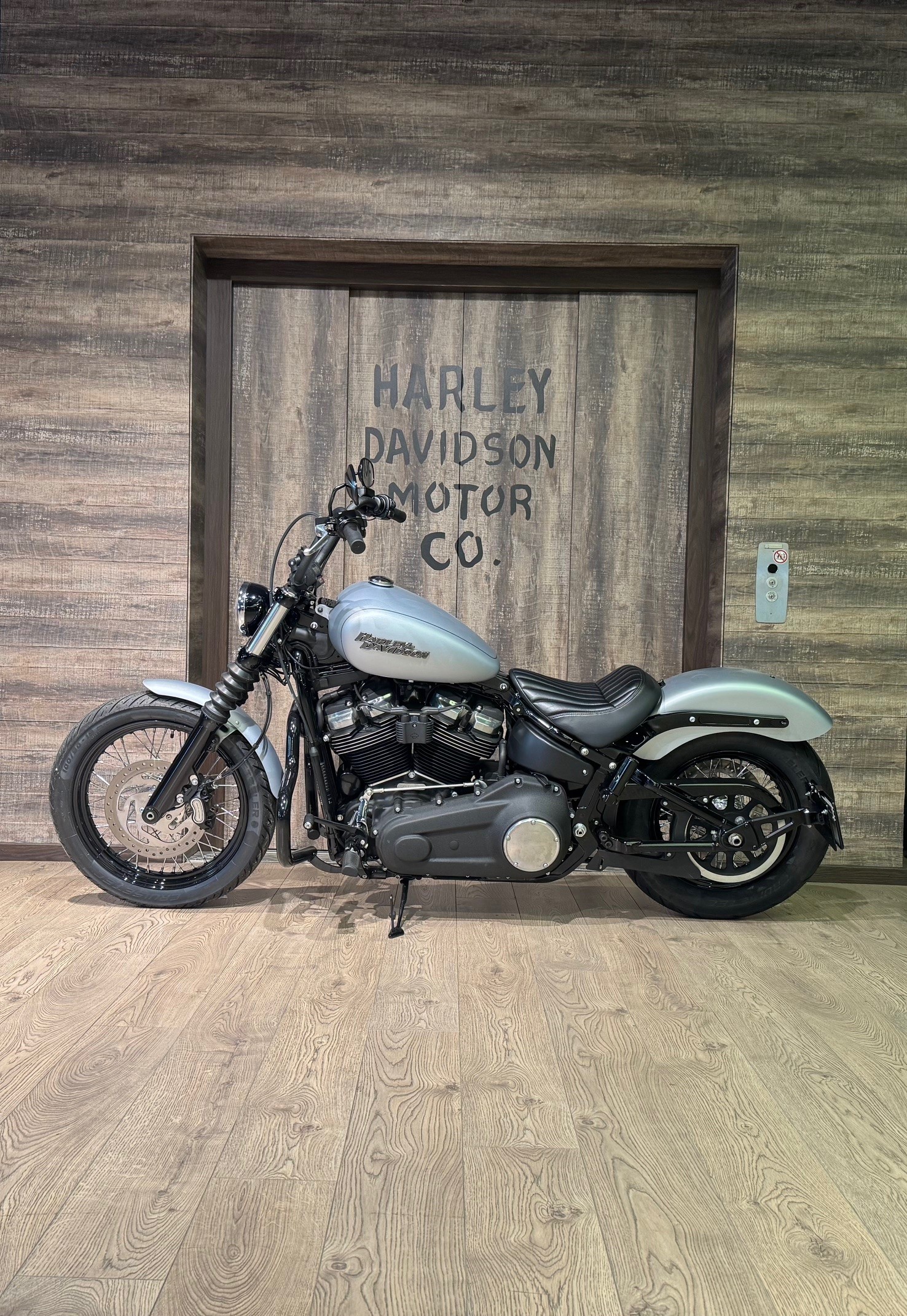 HARLEY-DAVIDSON FXBB Street Bob-showroom-element-3