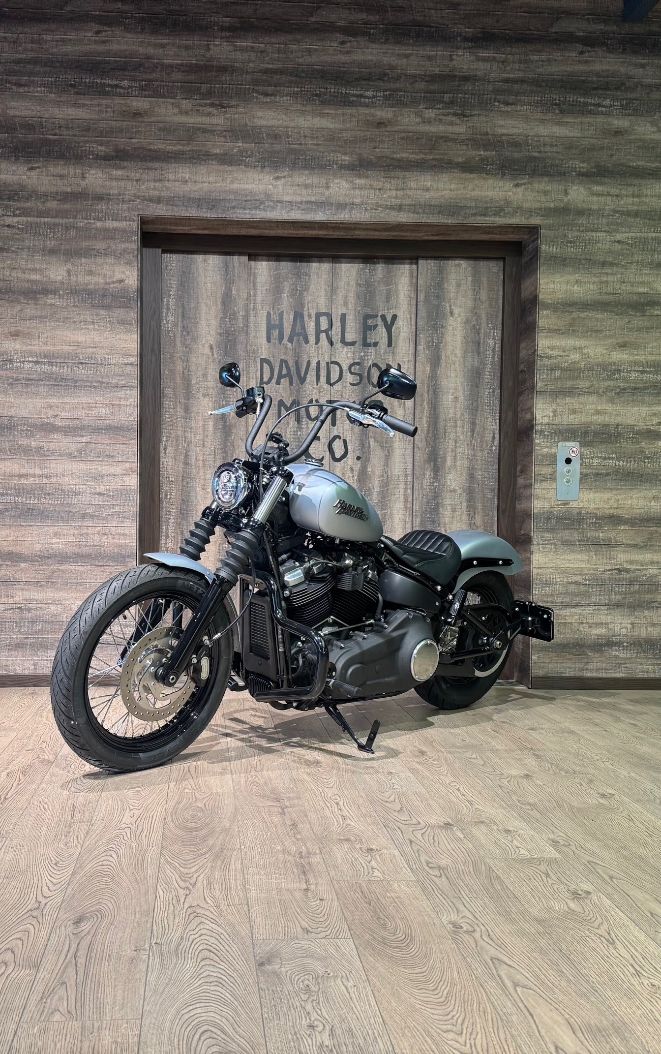 HARLEY-DAVIDSON FXBB Street Bob-showroom-element-2