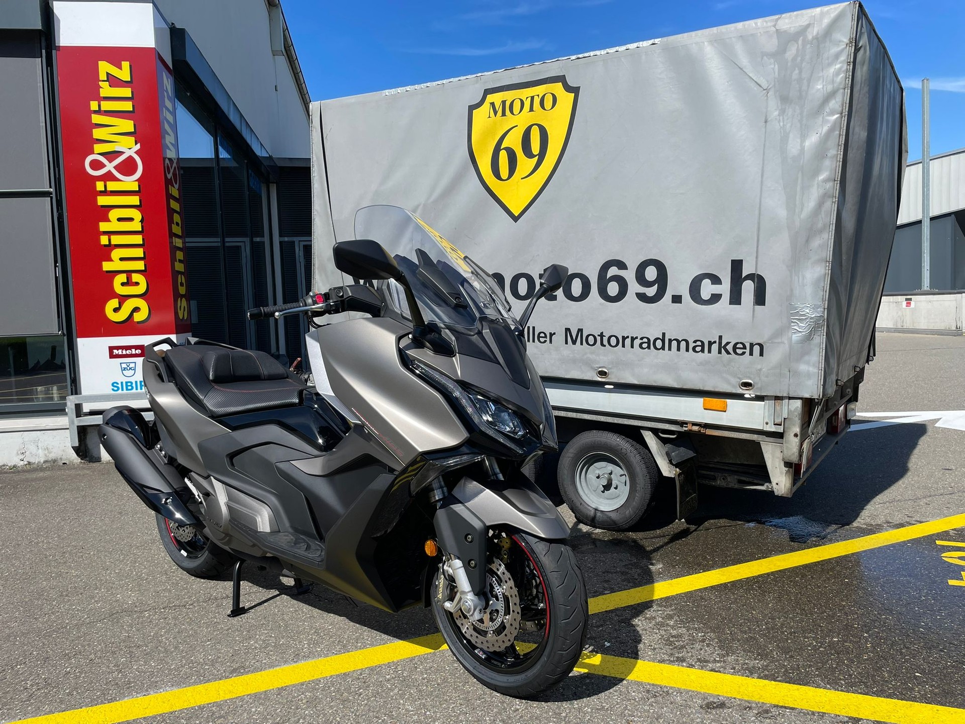 KYMCO AK 550 Premium-showroom-element-1