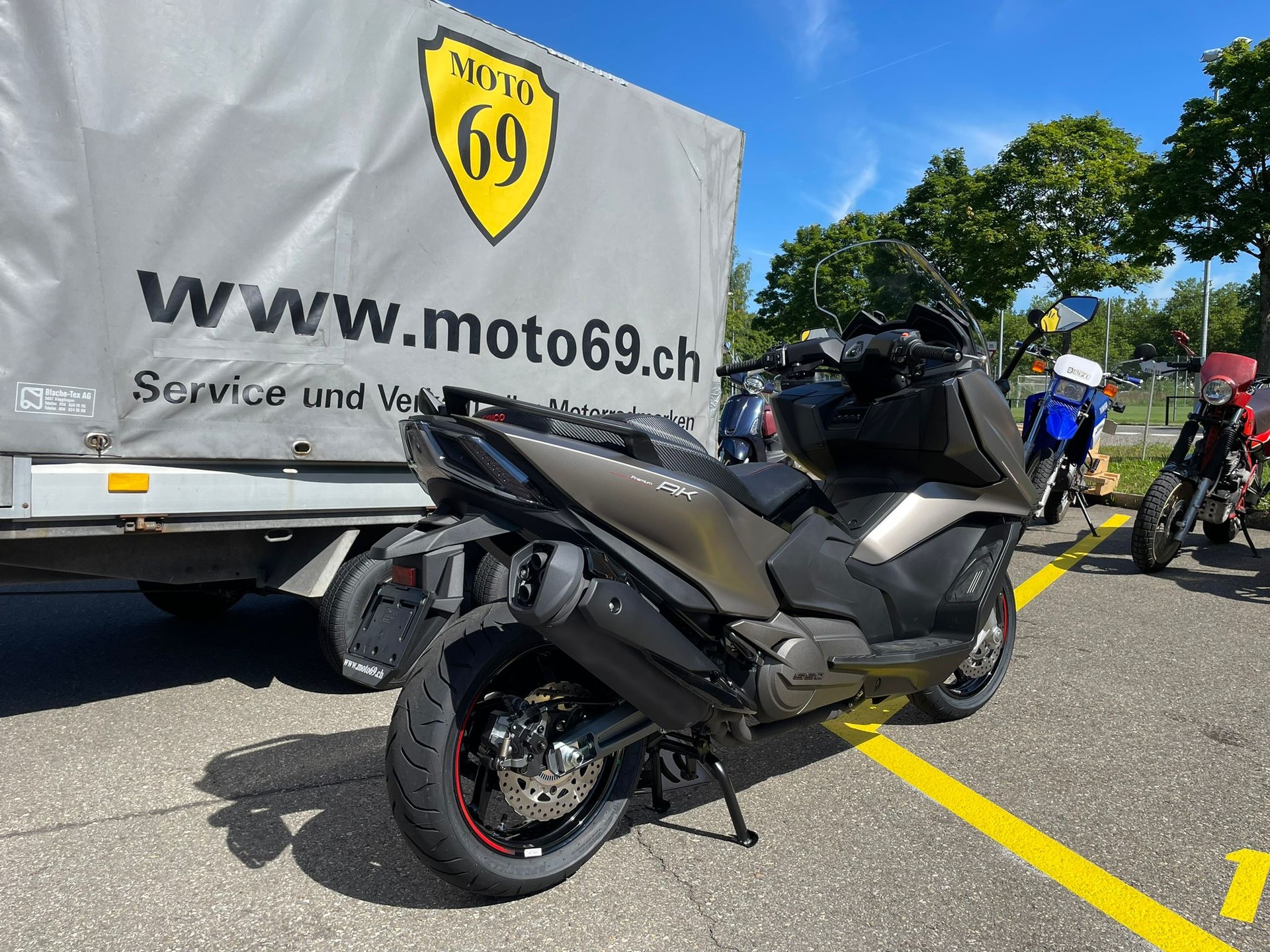 KYMCO AK 550 Premium-showroom-element-3