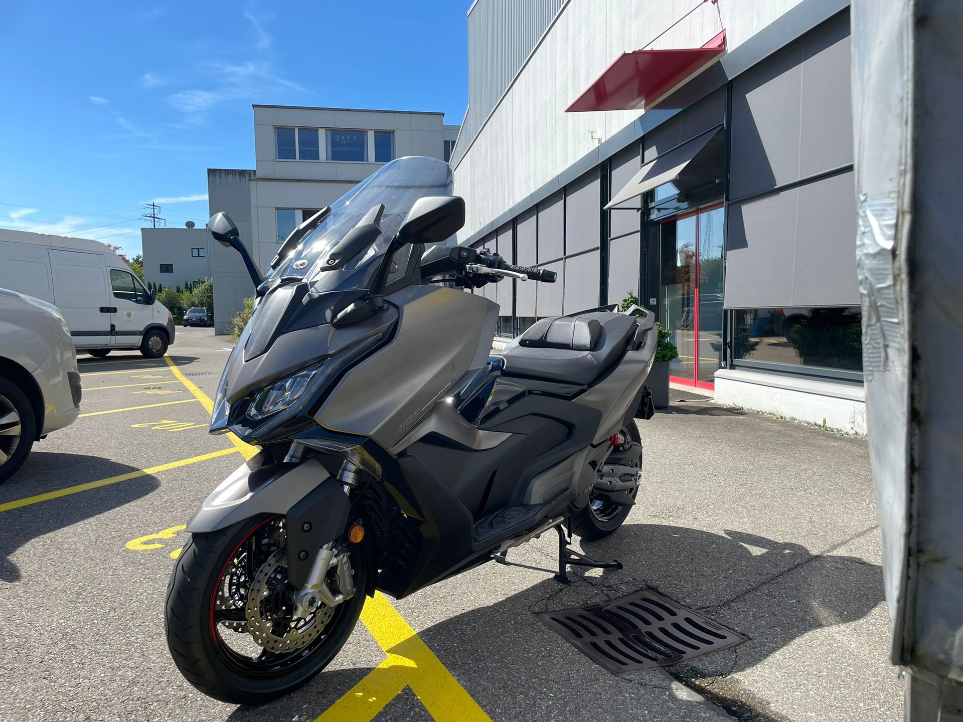 KYMCO AK 550 Premium-showroom-element-2