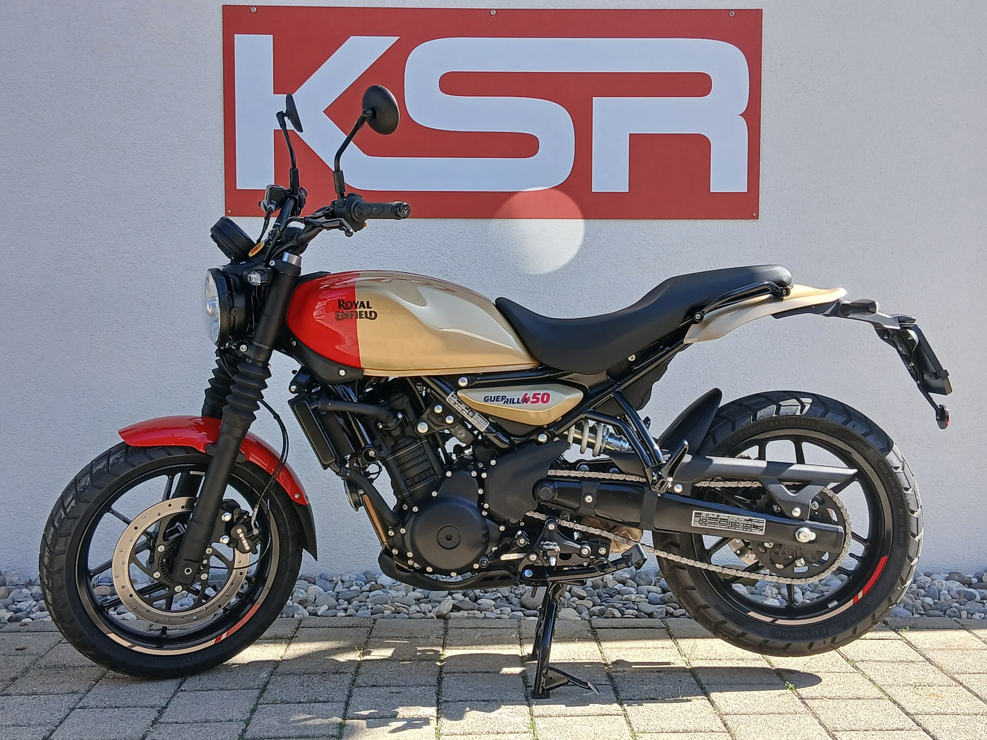 ROYAL ENFIELD GUERRILLA-showroom-element-1