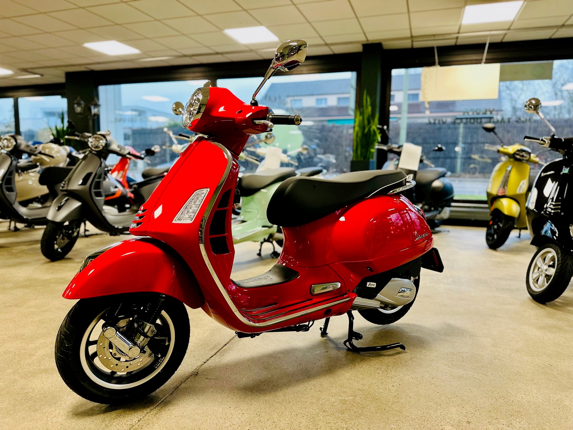 PIAGGIO Vespa GTS 125 Super RST Euro 5+-image-4