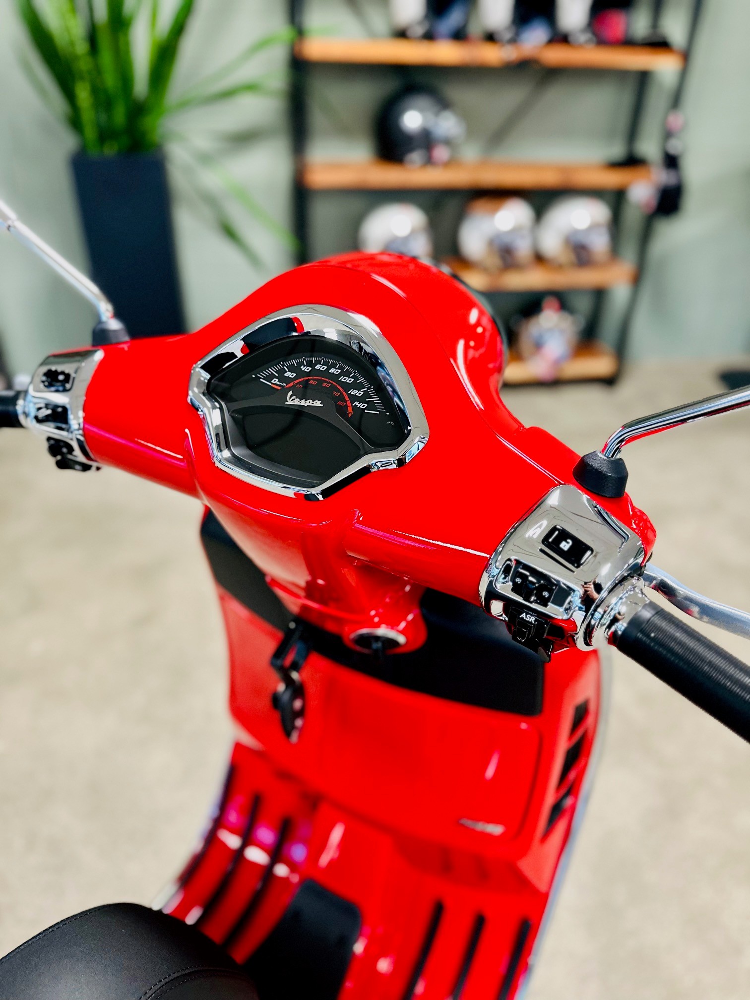 PIAGGIO Vespa GTS 125 Super RST Euro 5+-image-8