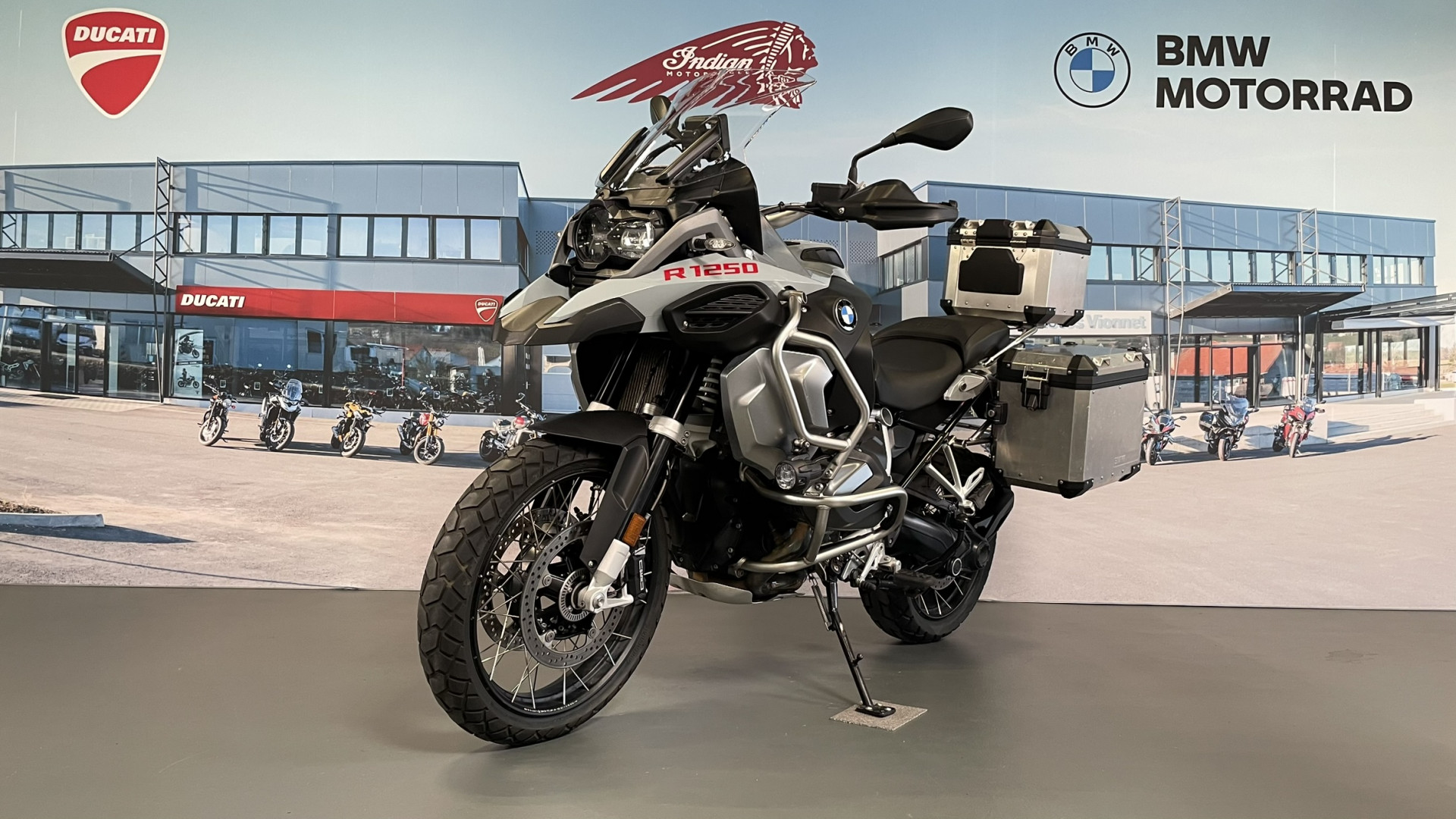 BMW R 1250 GS Adventure avec bagagerie-showroom-element-2