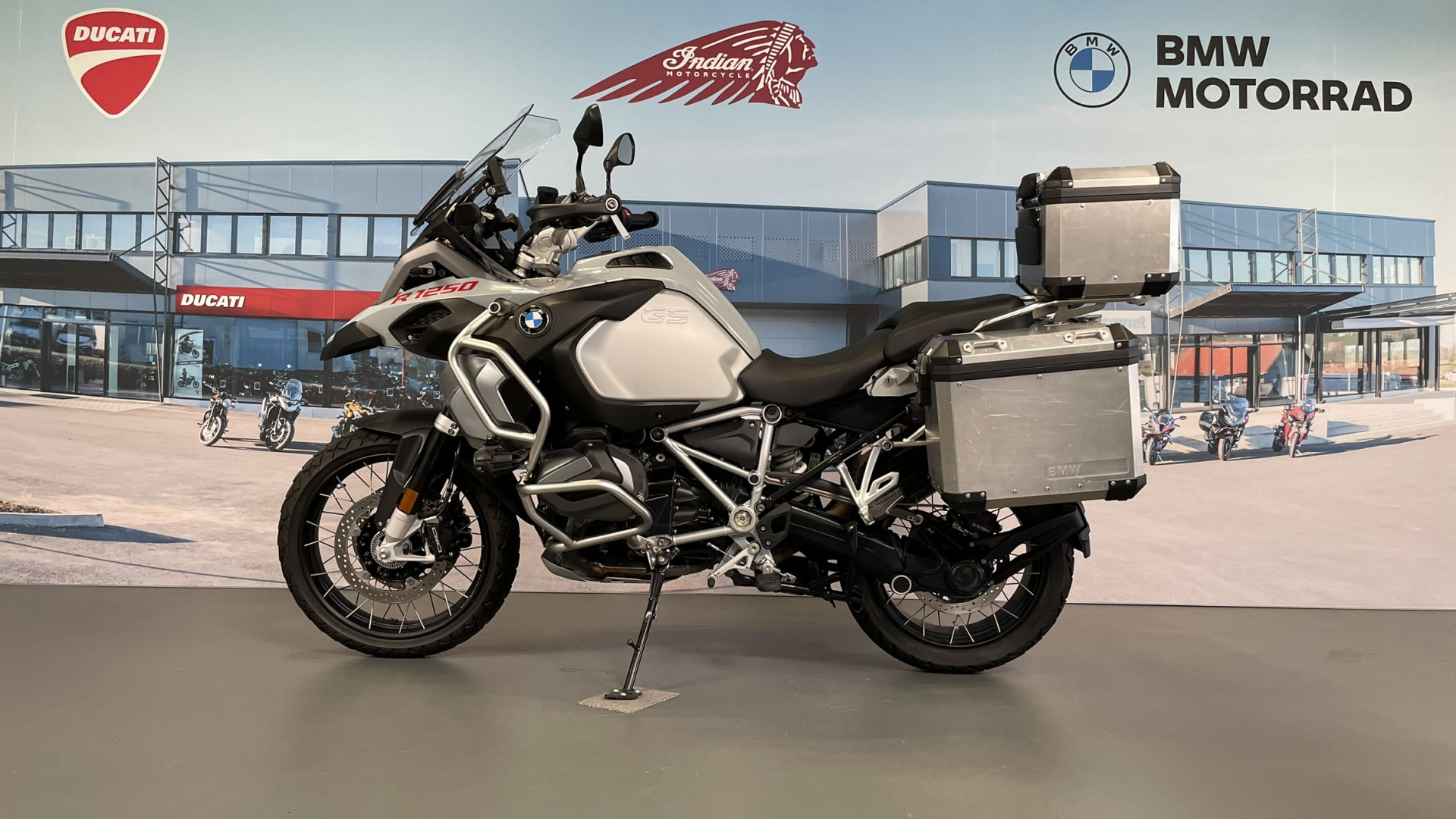 BMW R 1250 GS Adventure avec bagagerie-showroom-element-3