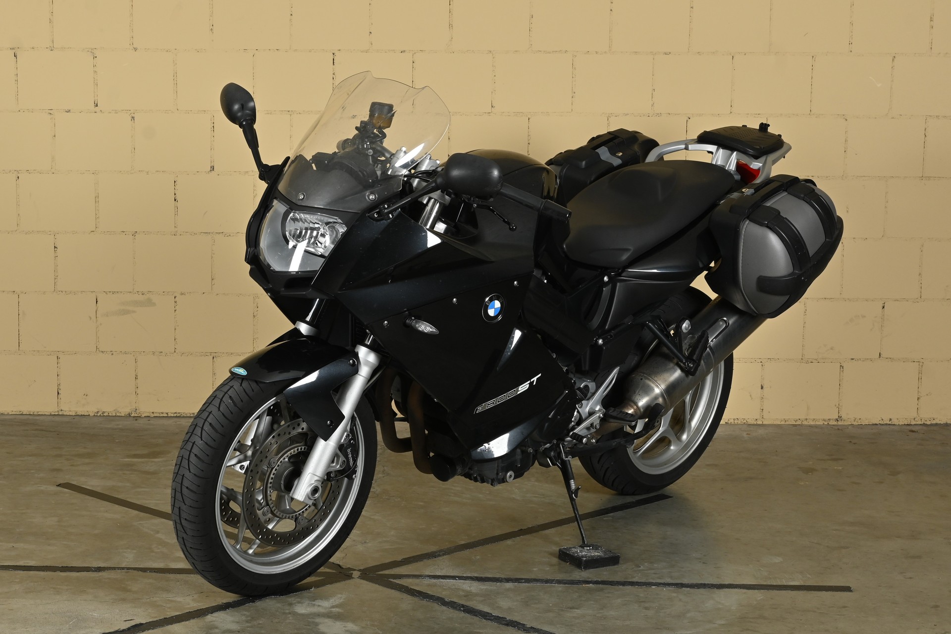 BMW F 800 ST-showroom-element-3