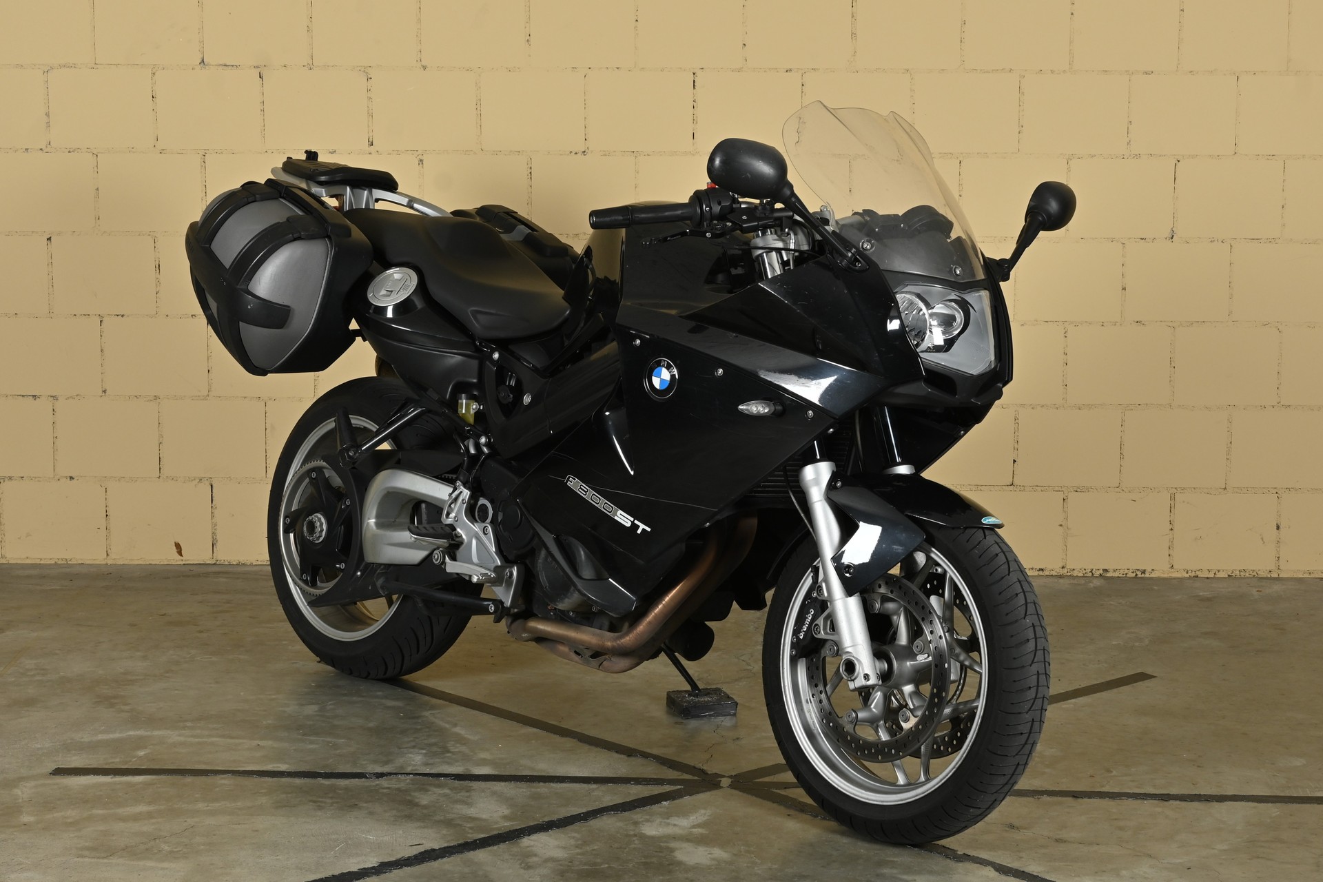 BMW F 800 ST-showroom-element-1