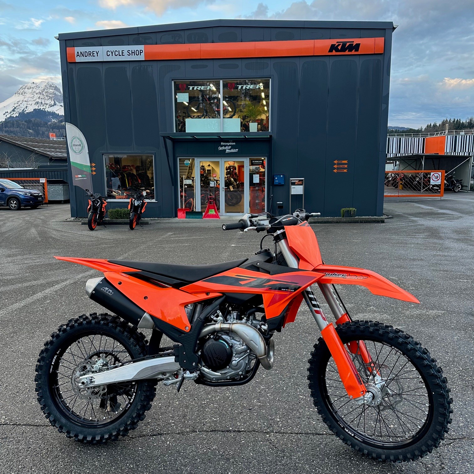 KTM 450 SX-F 2025-showroom-element-1