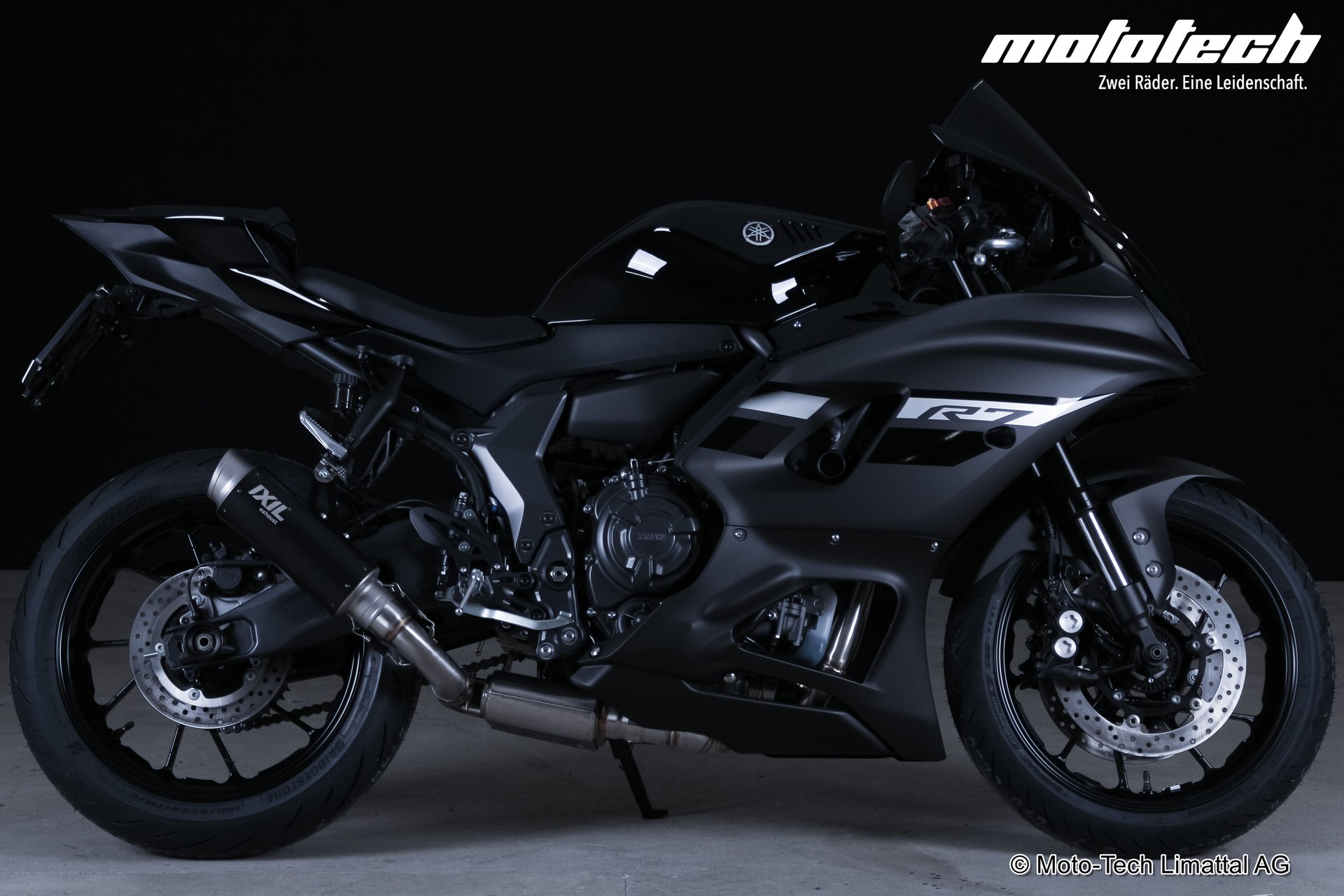 YAMAHA YZF-R7 (35kW)-showroom-element-1
