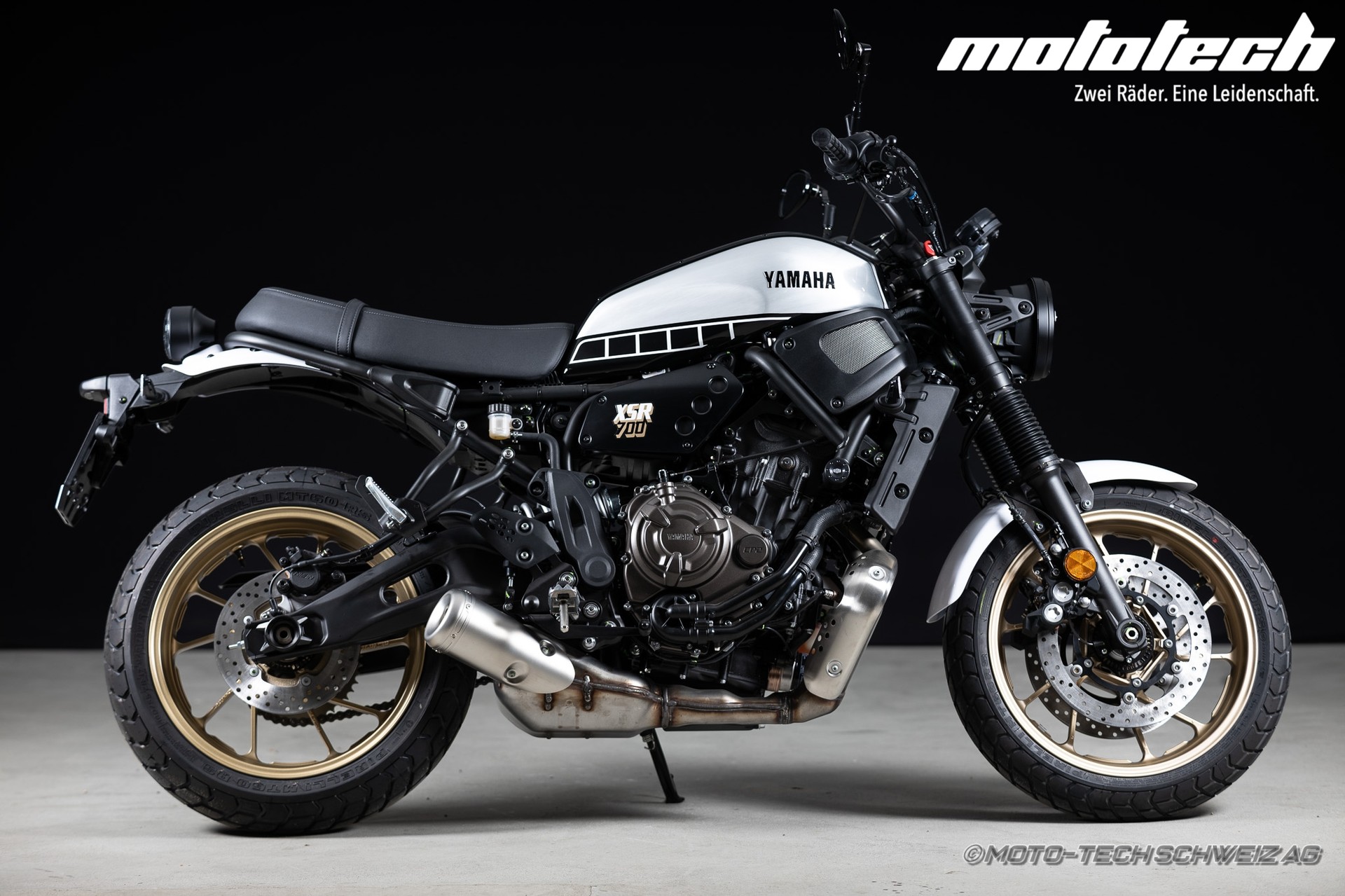 YAMAHA XSR 700 Legacy-showroom-element-1