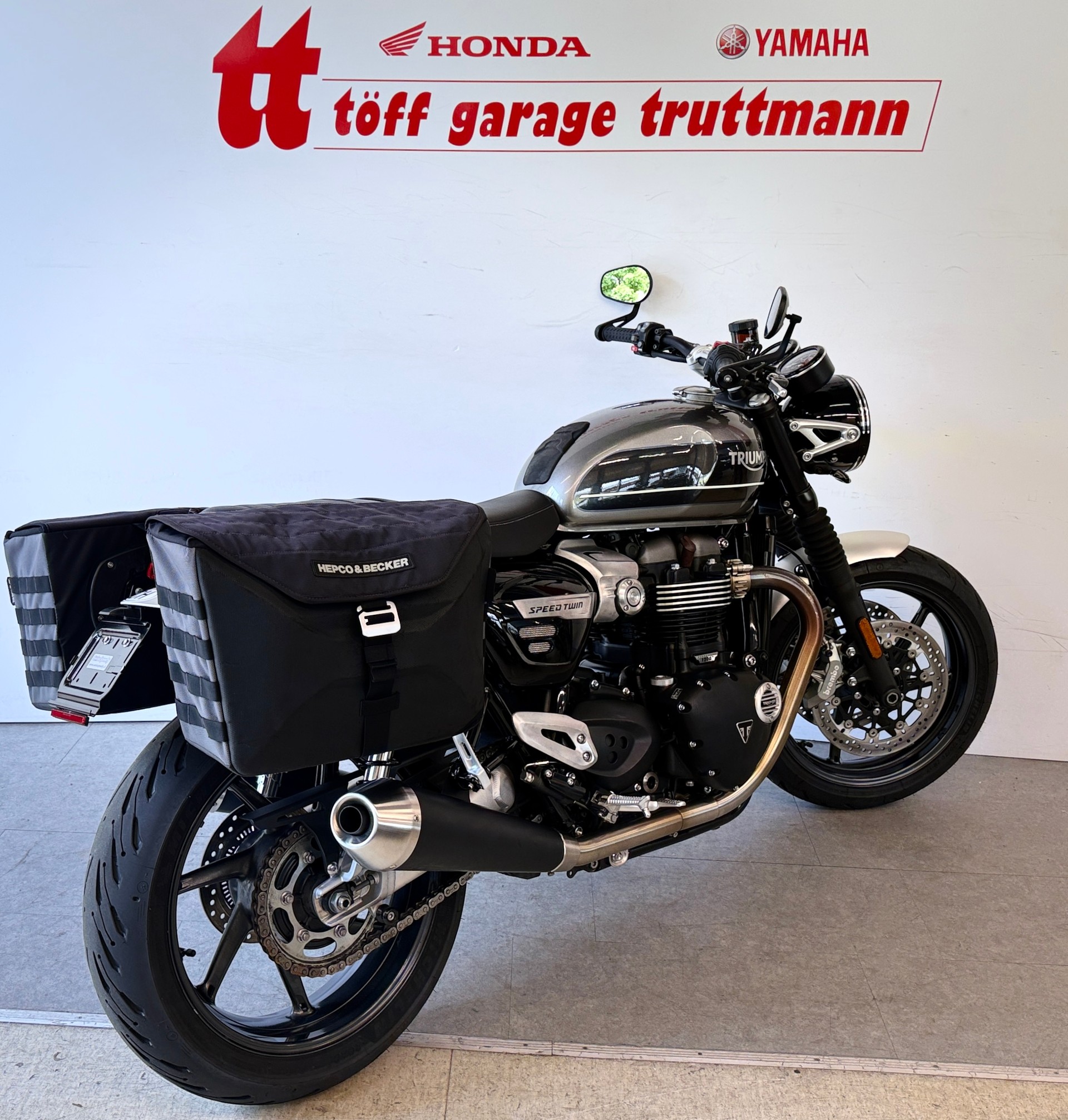 TRIUMPH Speed Twin 1200-showroom-element-3