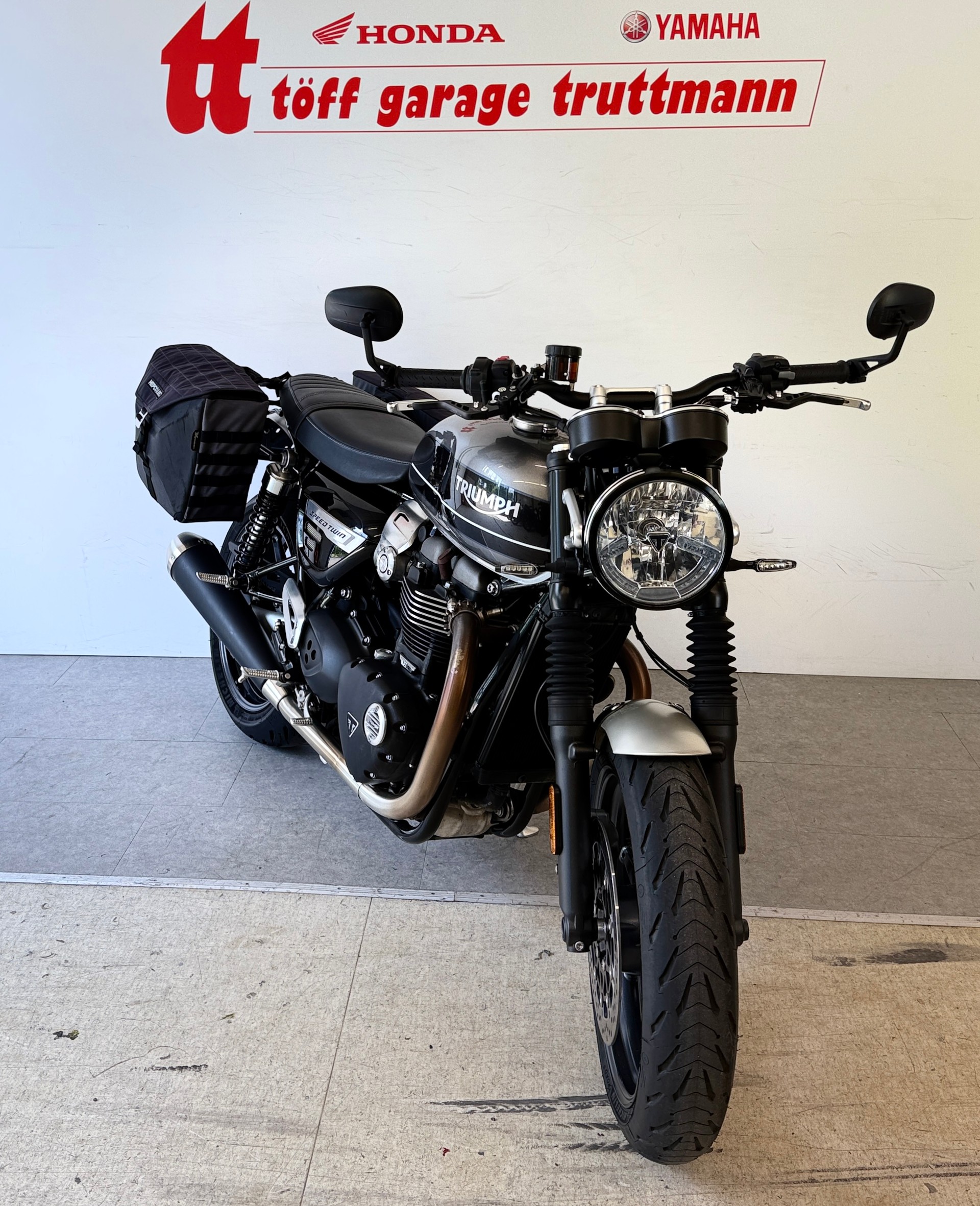TRIUMPH Speed Twin 1200-showroom-element-2