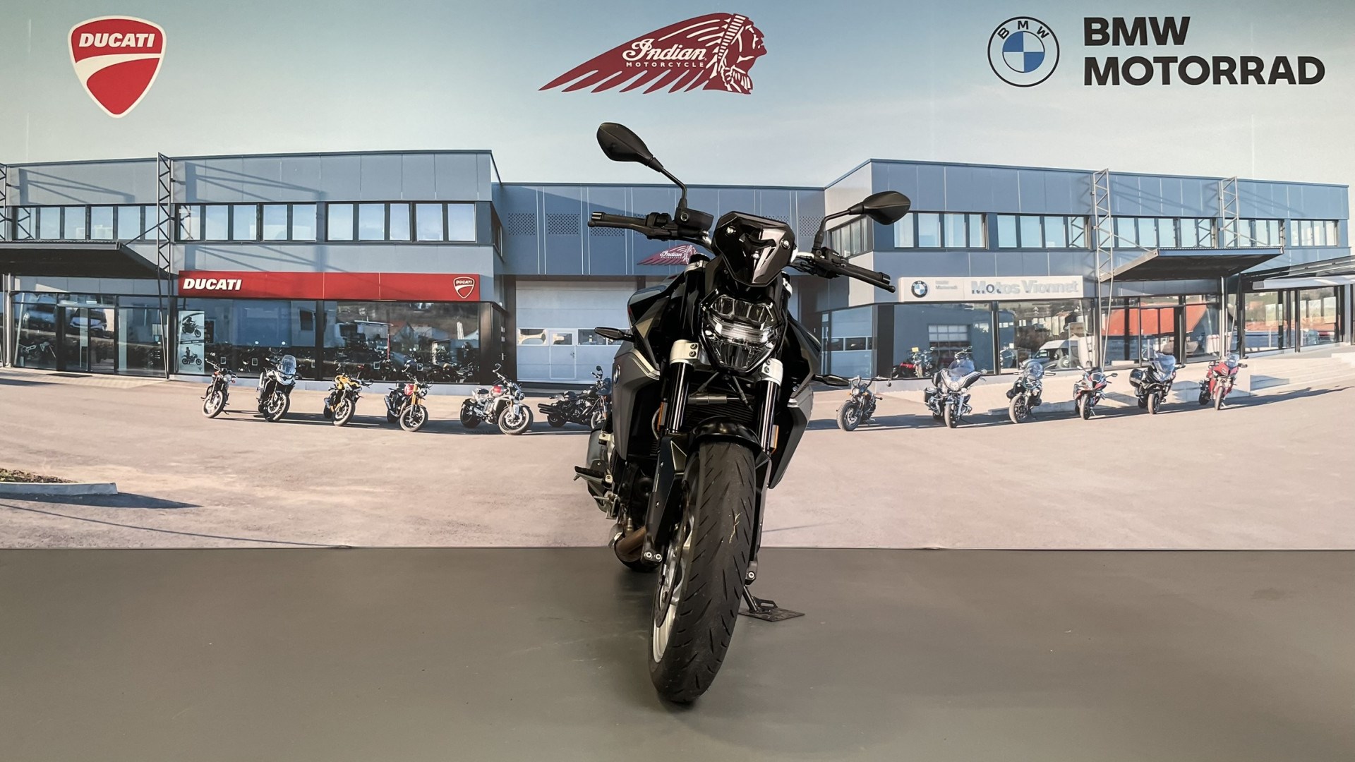 BMW F 900 R-showroom-element-1