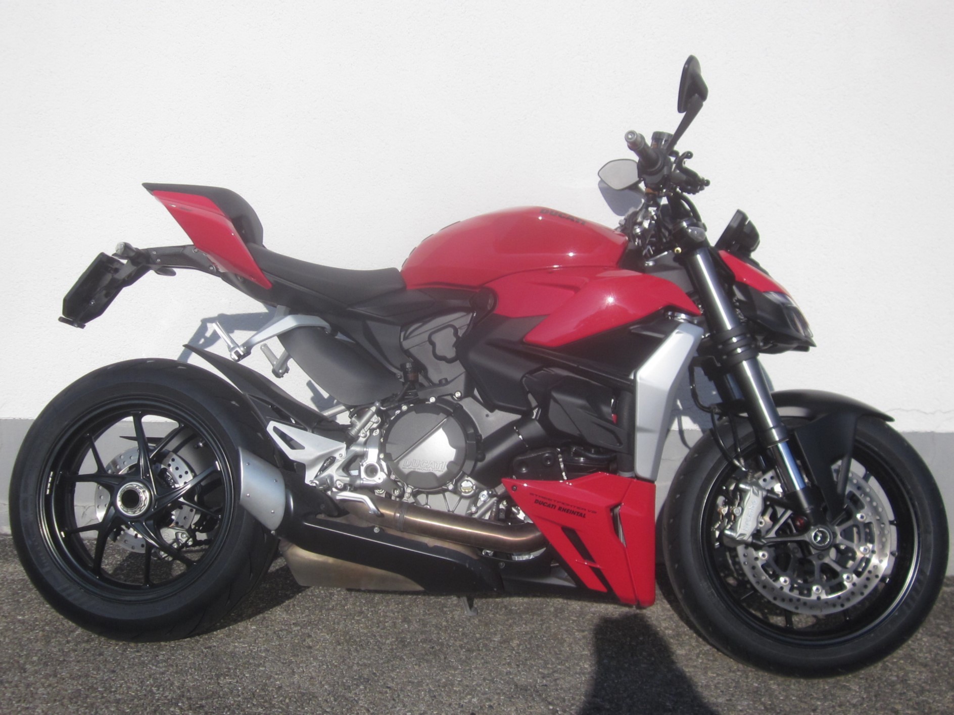 DUCATI Streetfighter V2