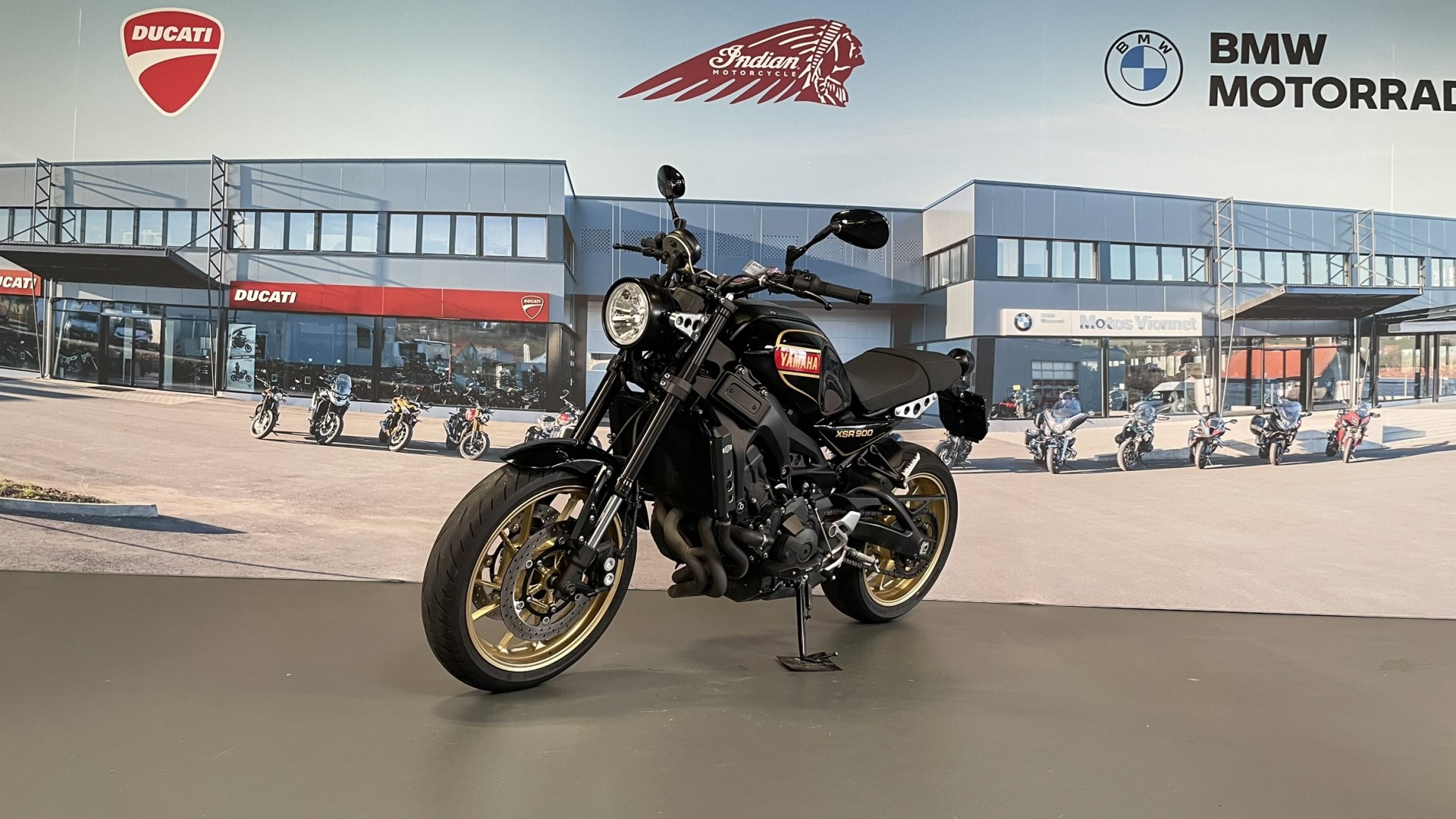 YAMAHA XSR 900 80 Black-showroom-element-2