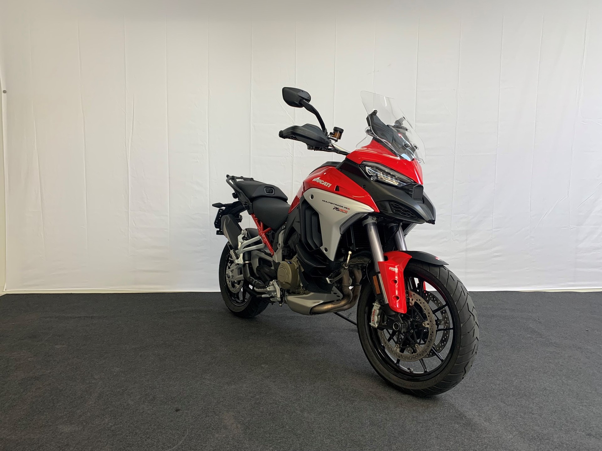 DUCATI Multistrada V4 S Travel & Radar-showroom-element-2