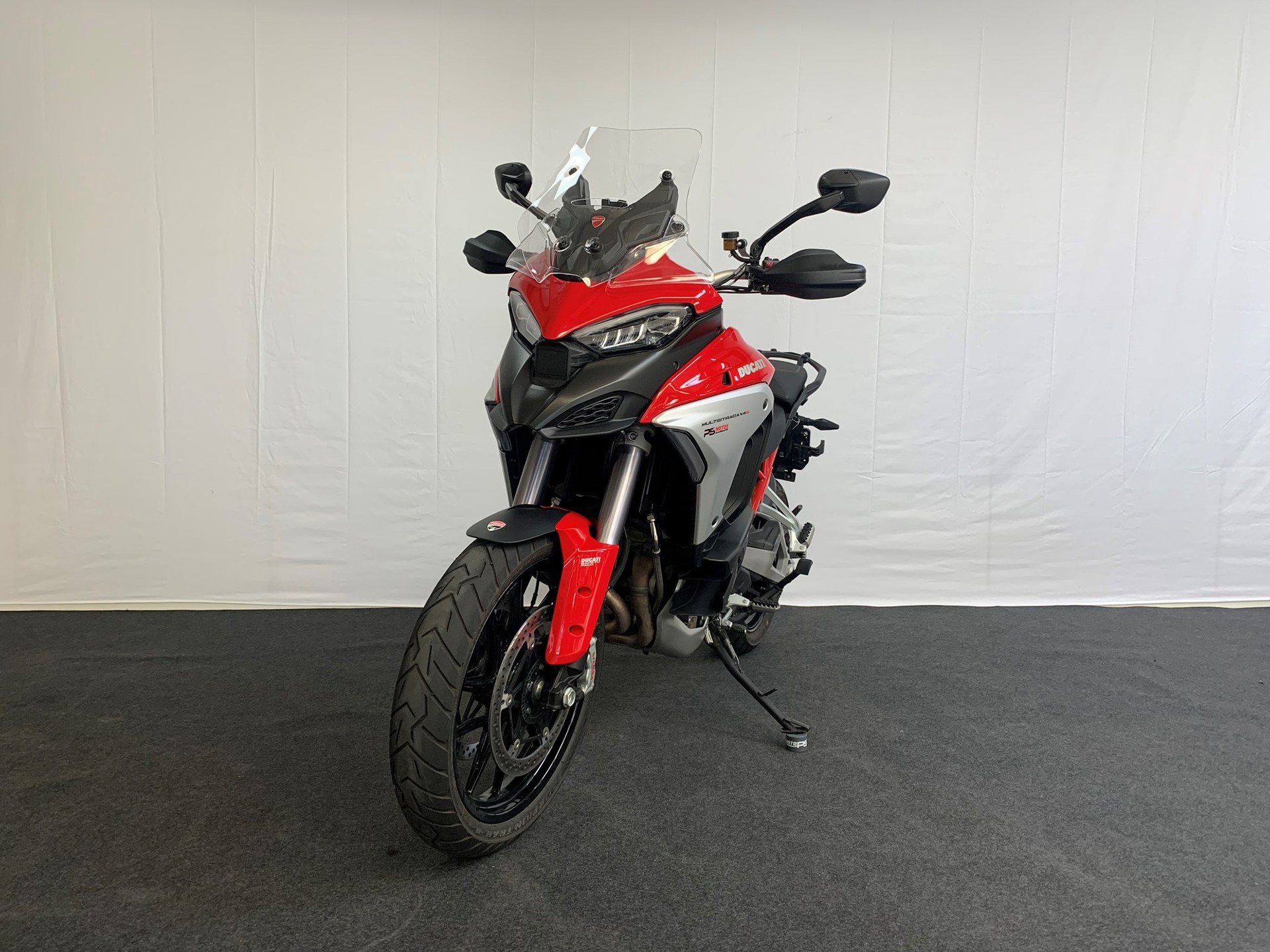 DUCATI Multistrada V4 S Travel & Radar-showroom-element-3