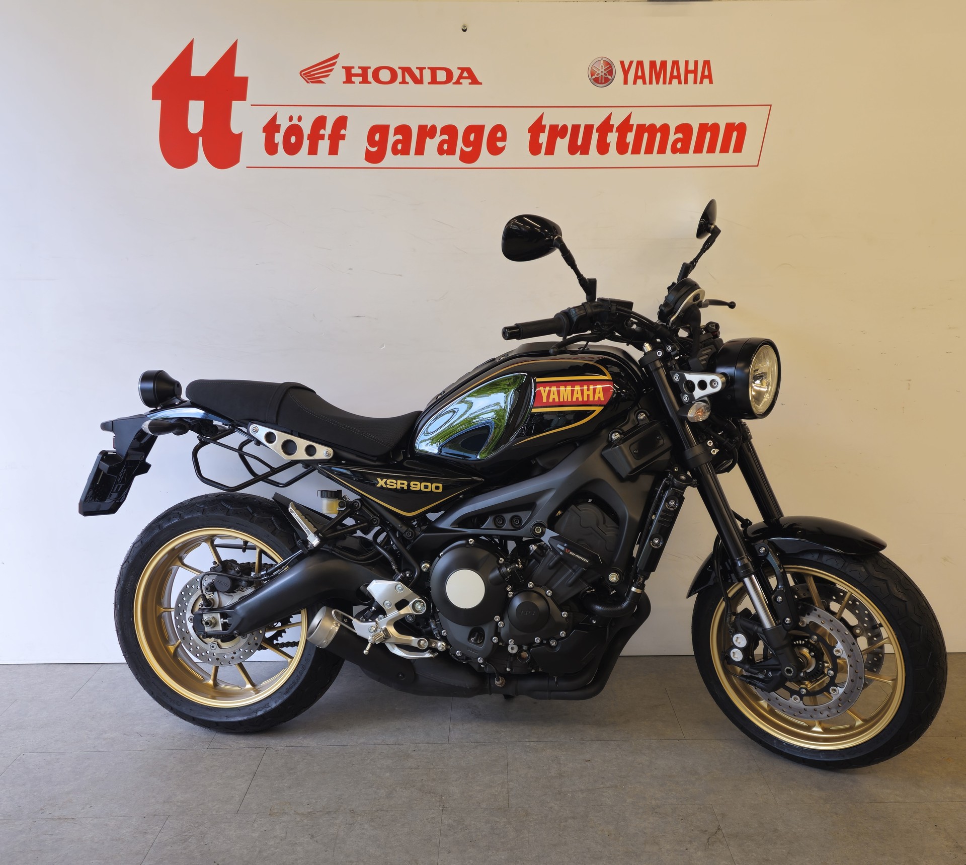 YAMAHA XSR 900