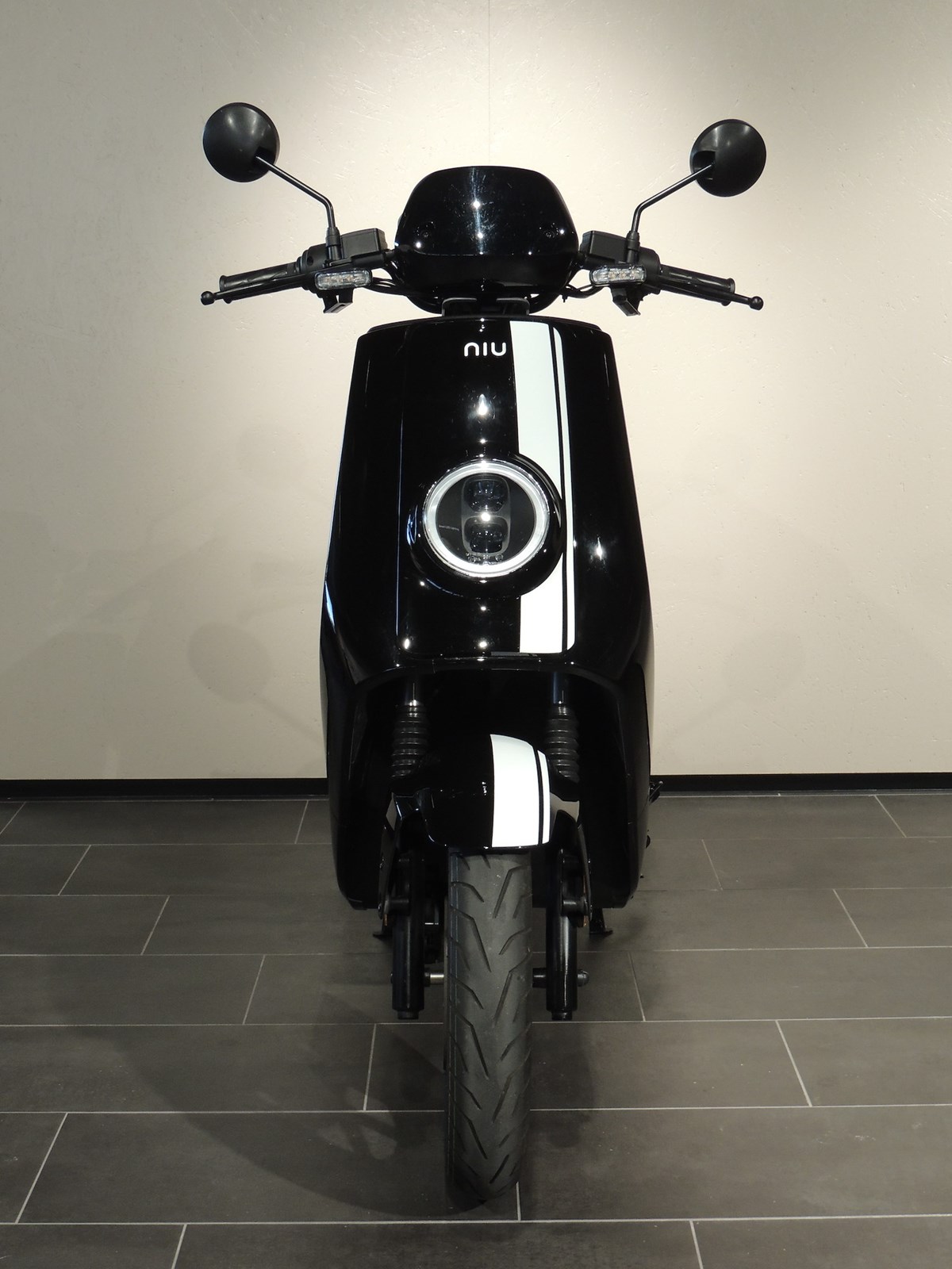 NIU NQi-showroom-element-1