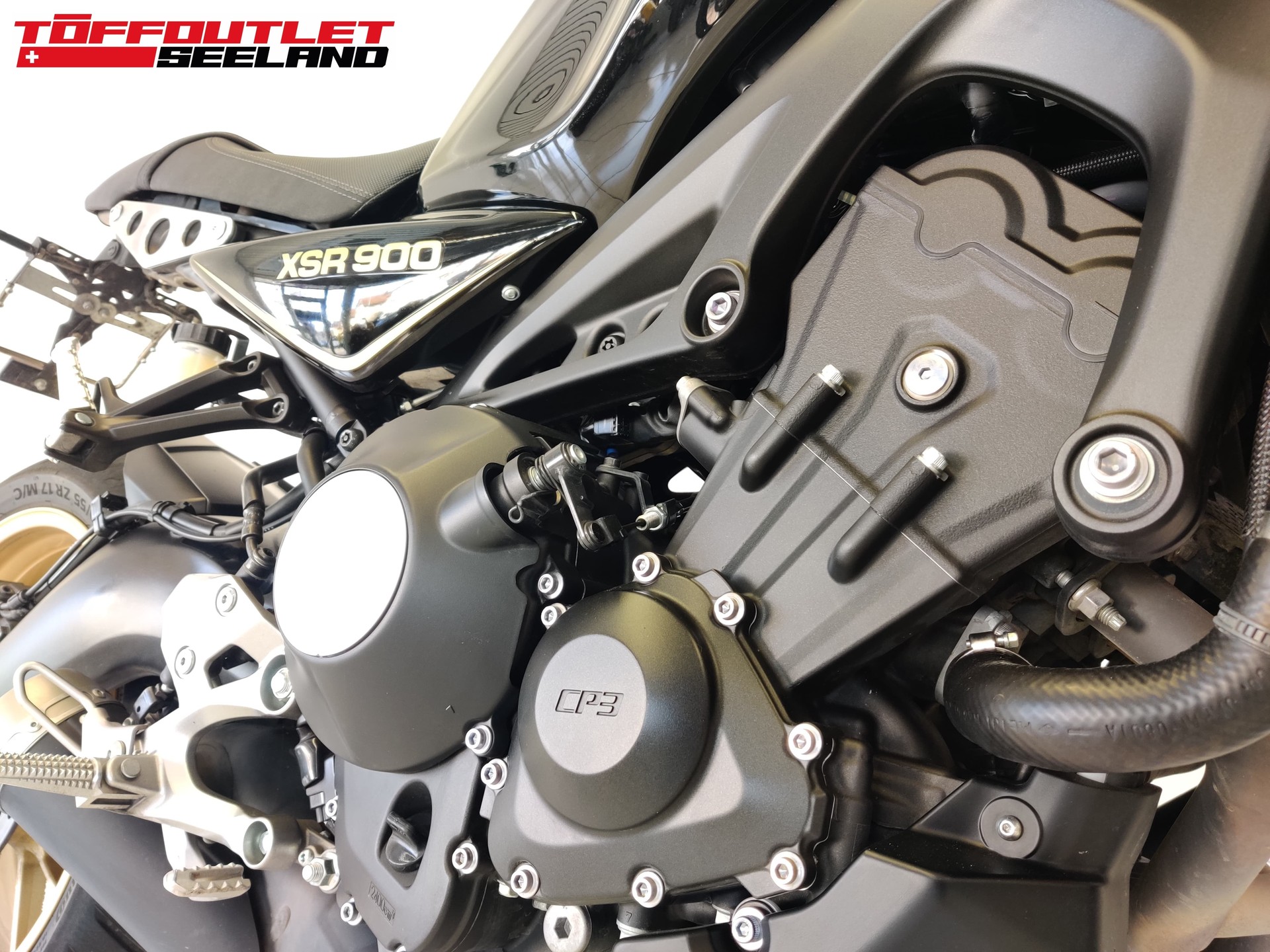 YAMAHA XSR 900 80 Black-showroom-element-2