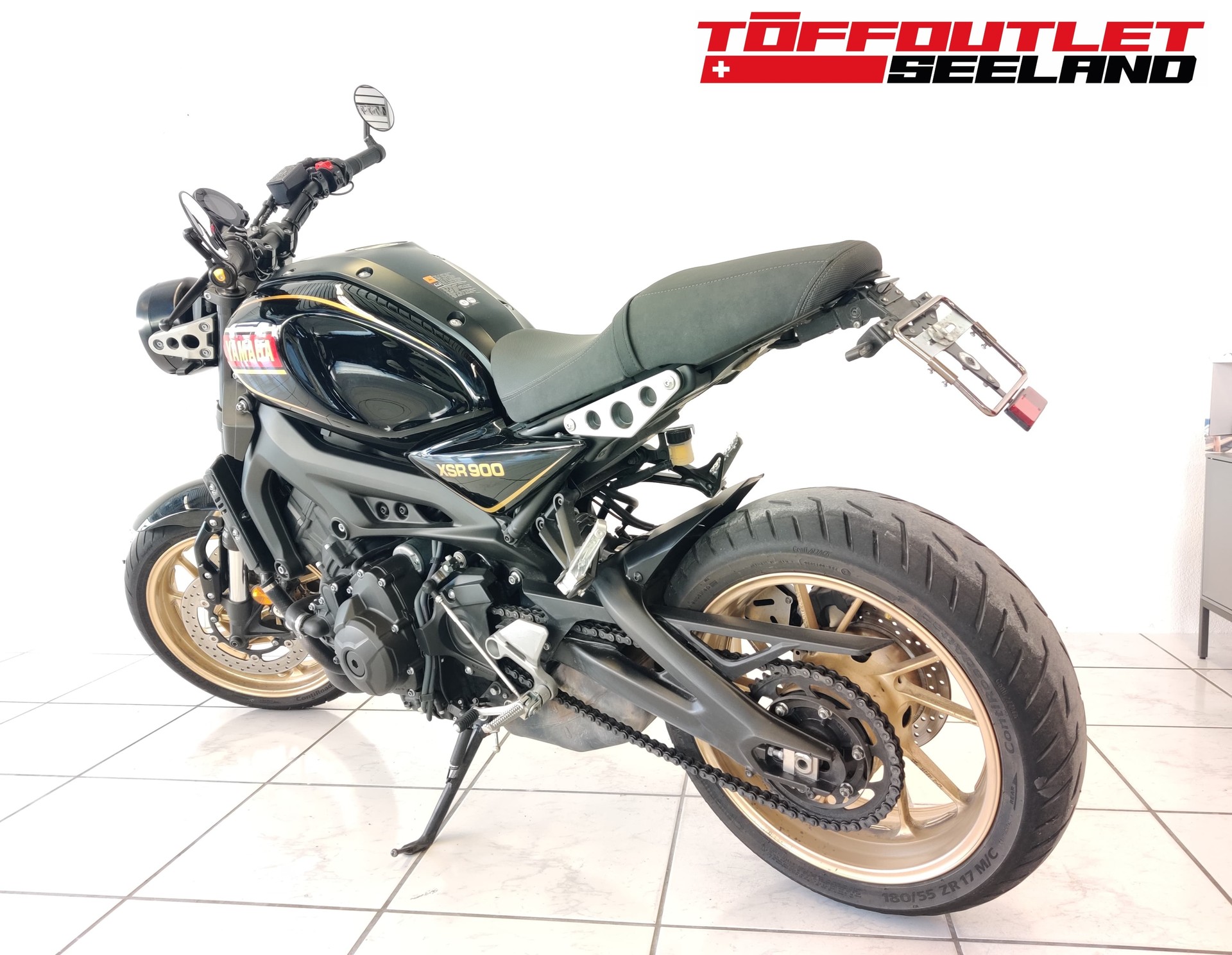 YAMAHA XSR 900 80 Black-showroom-element-1