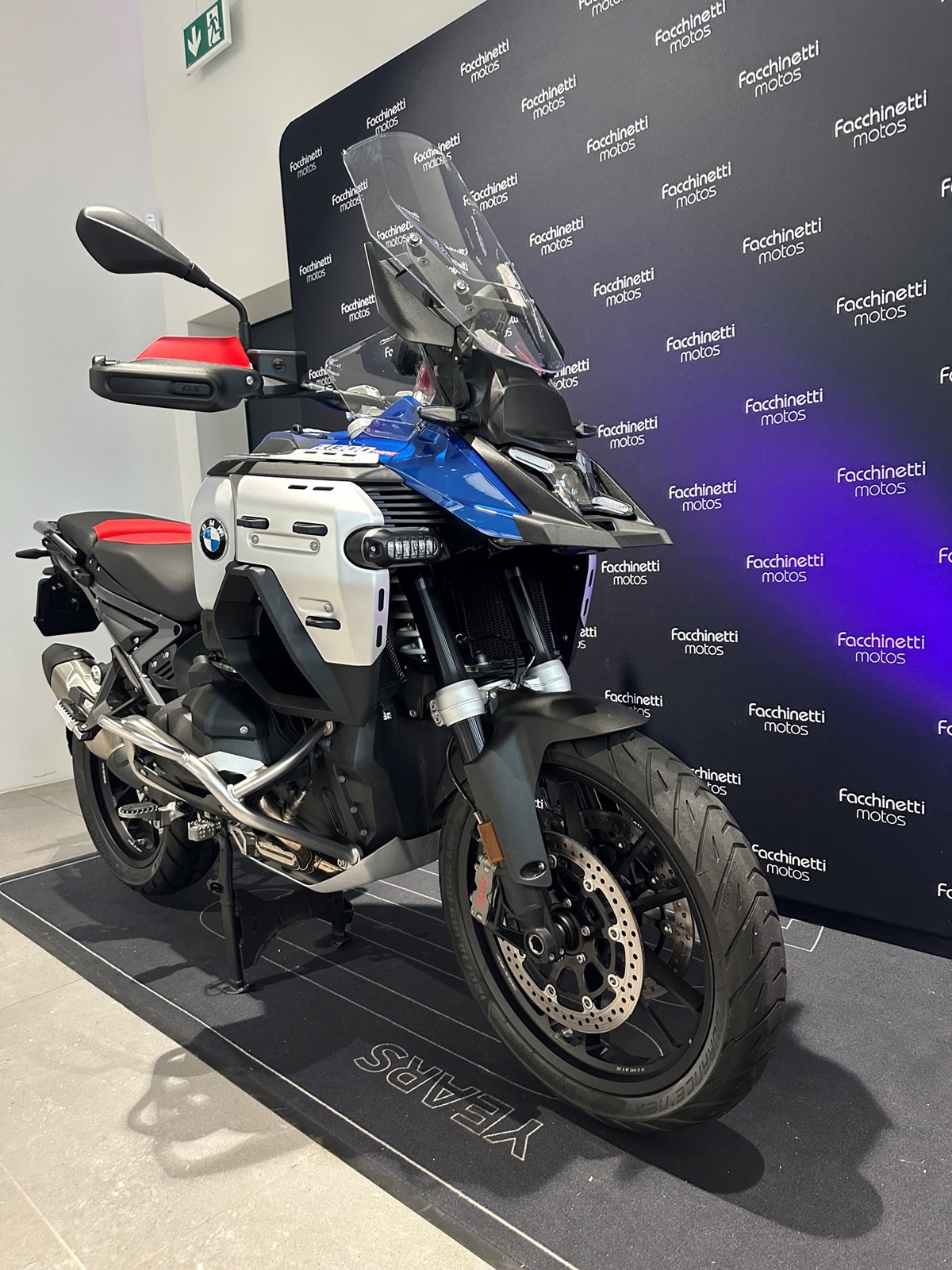 BMW R 1300 GS Adventure-showroom-element-1