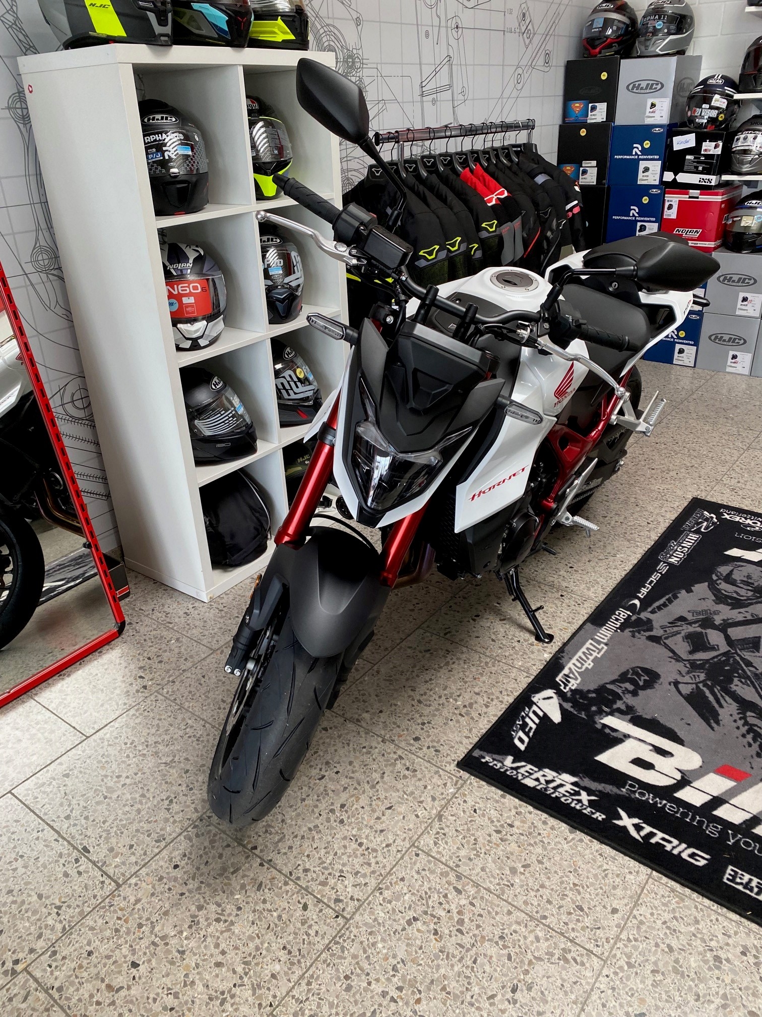 HONDA CB 750 Hornet-showroom-element-1