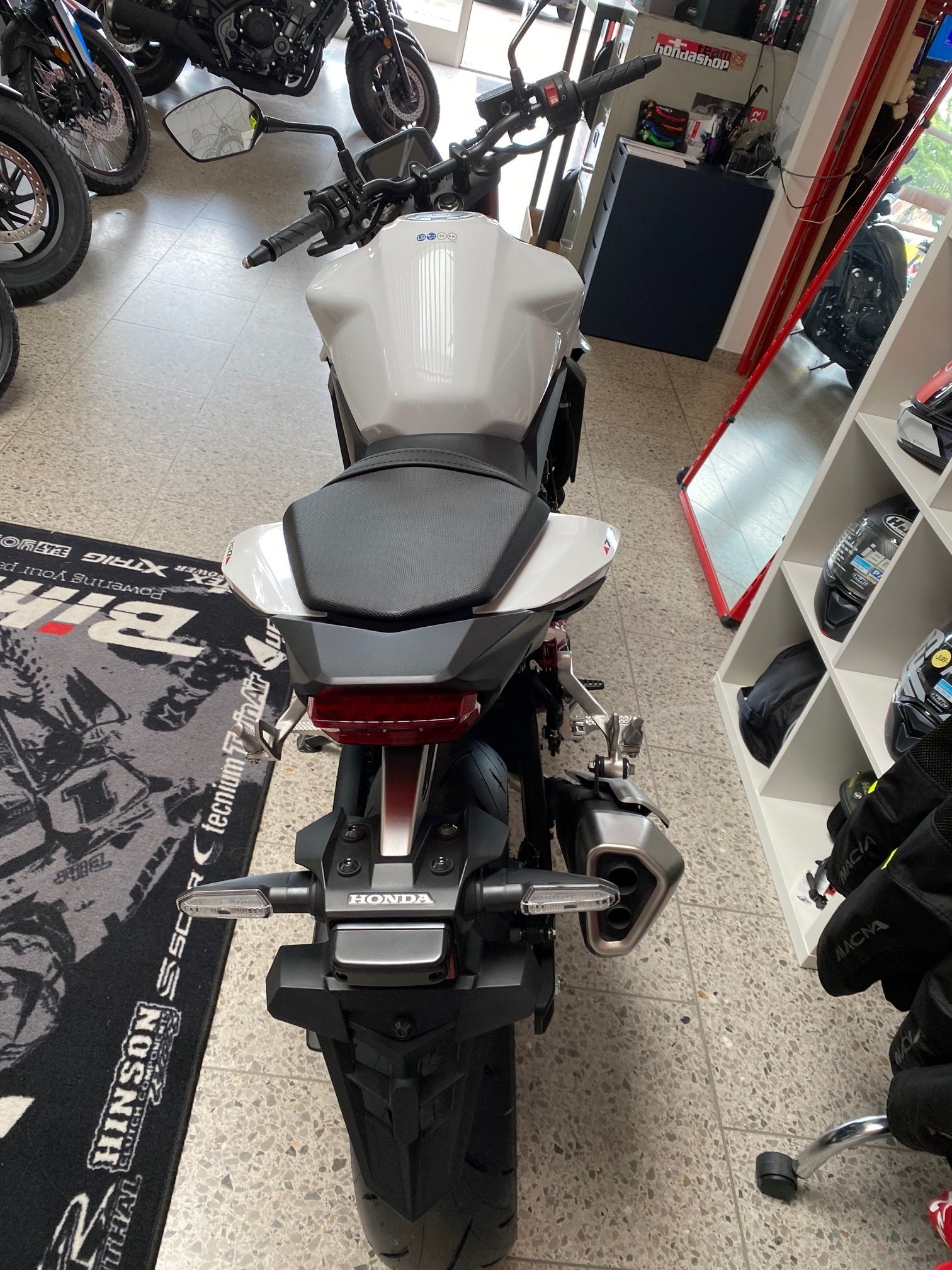 HONDA CB 750 Hornet-showroom-element-2