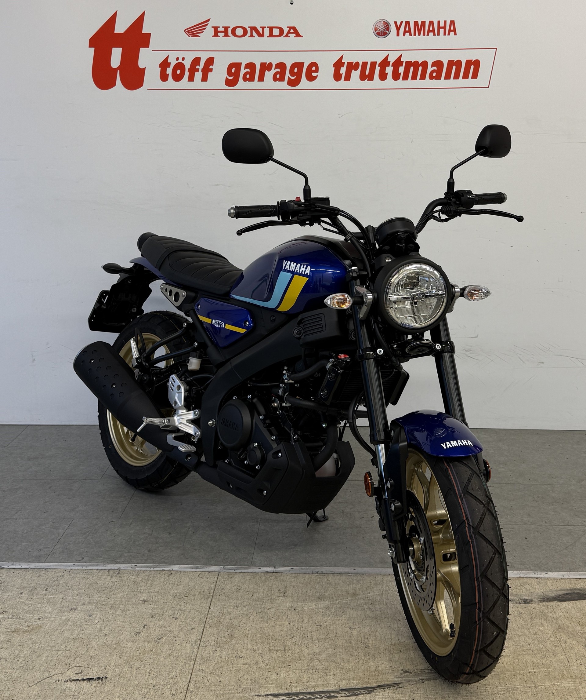 YAMAHA XSR 125 Legacy-showroom-element-2