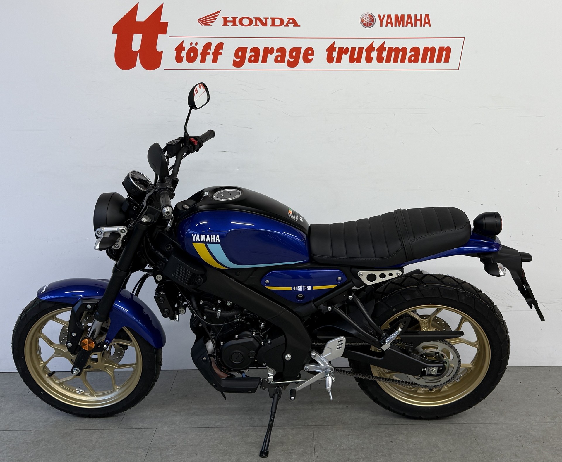 YAMAHA XSR 125 Legacy-showroom-element-1
