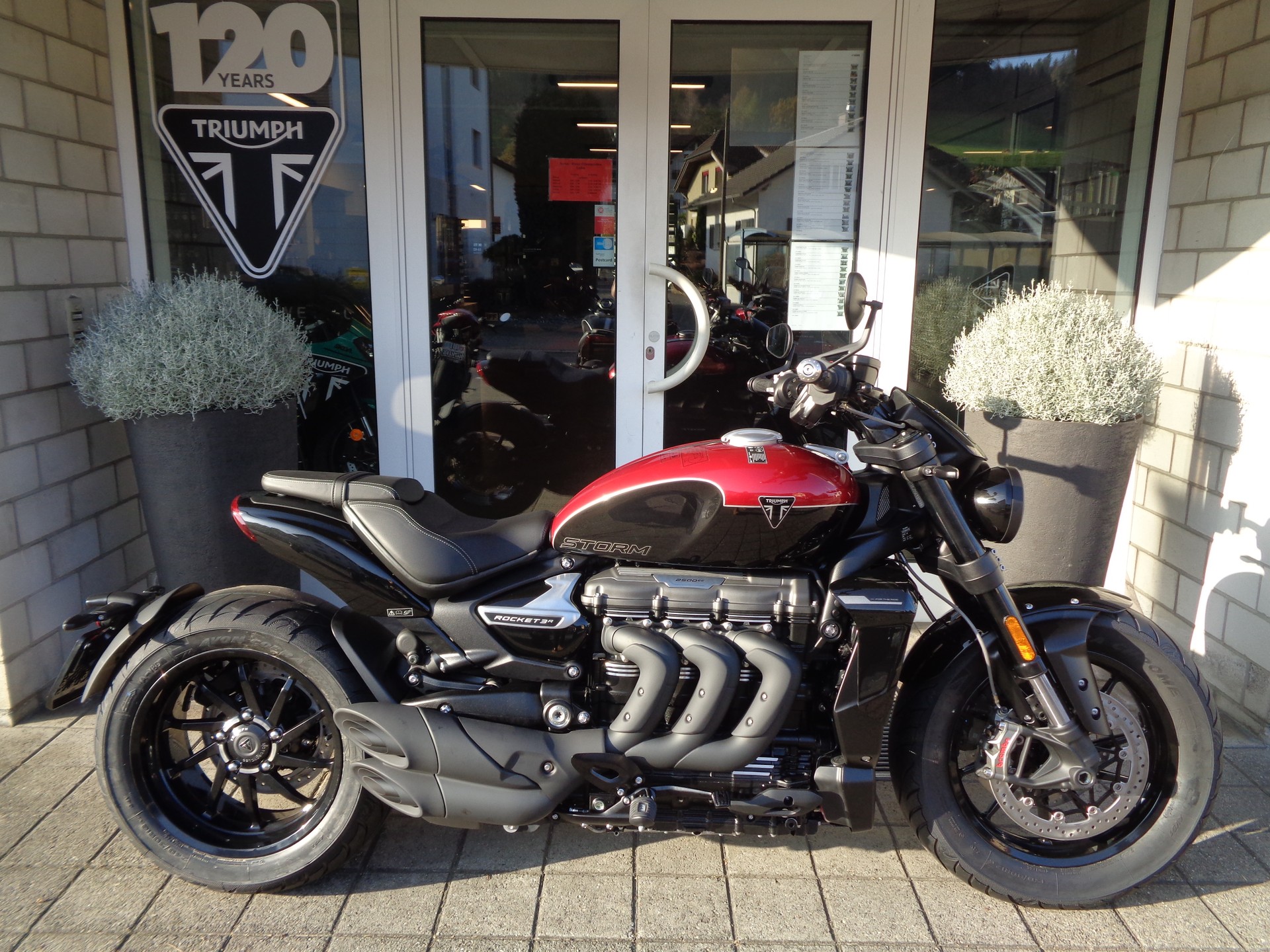 TRIUMPH Rocket 3 Storm R-showroom-element-2