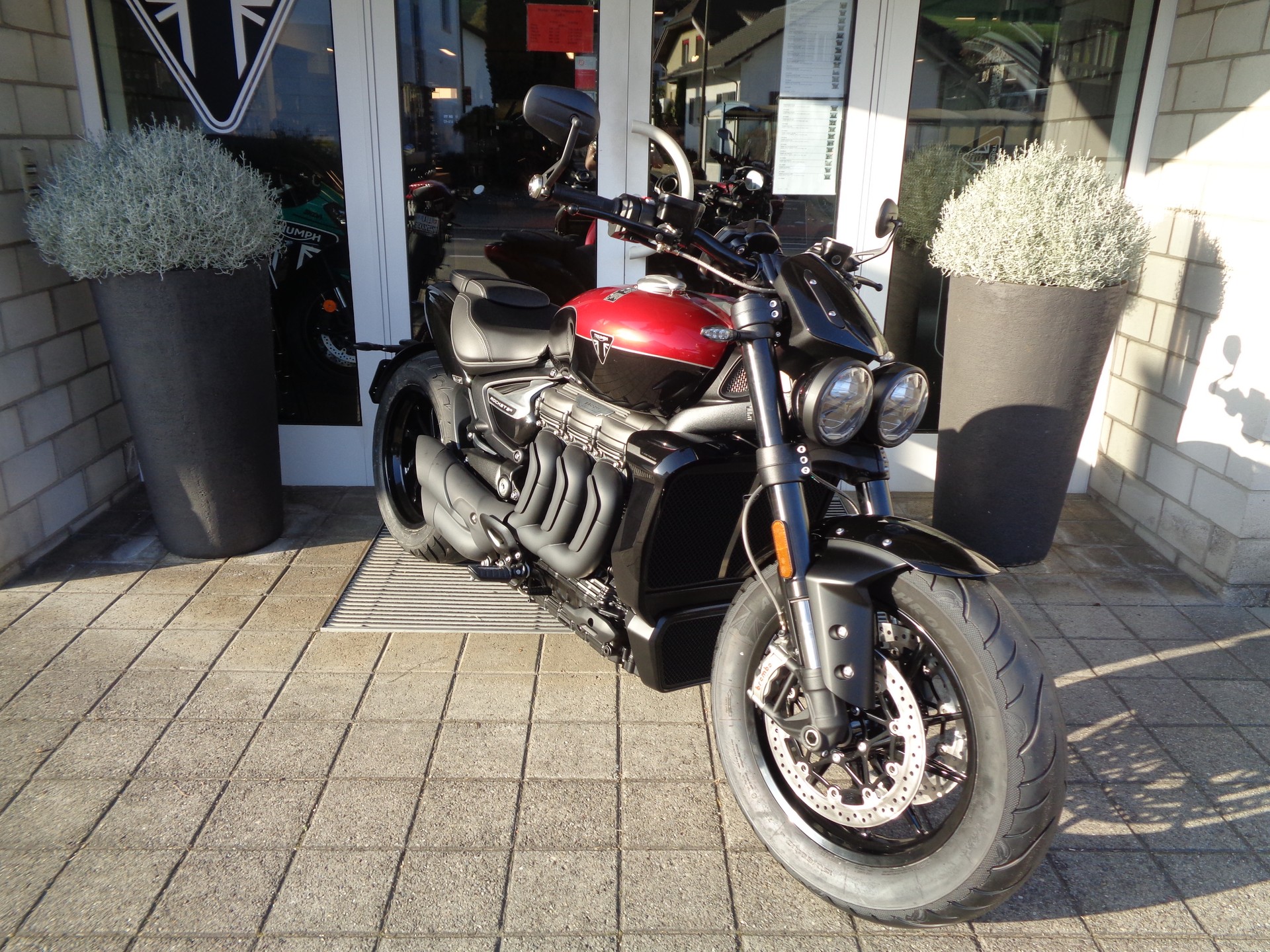 TRIUMPH Rocket 3 Storm R-showroom-element-3