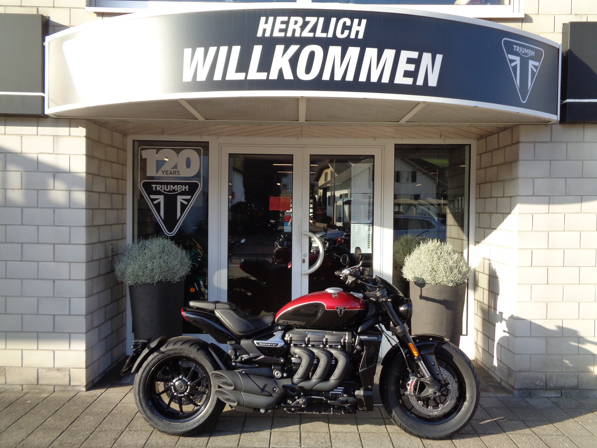 TRIUMPH Rocket 3 Storm R-showroom-element-1