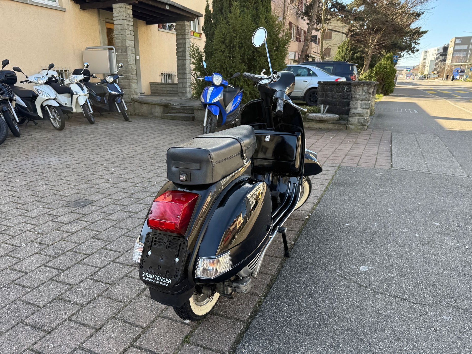 PIAGGIO Vespa VNX1  P125-showroom-element-3