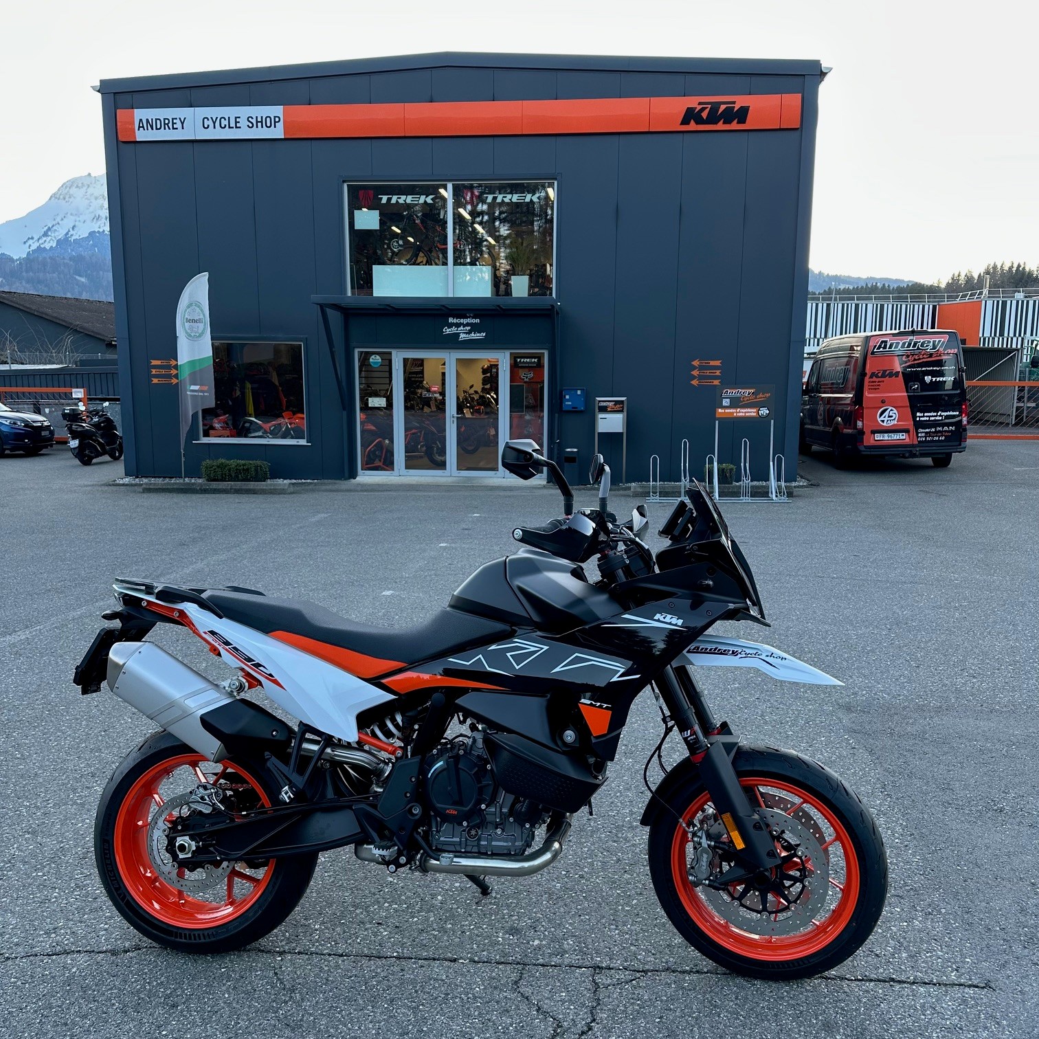 KTM 890 SMT