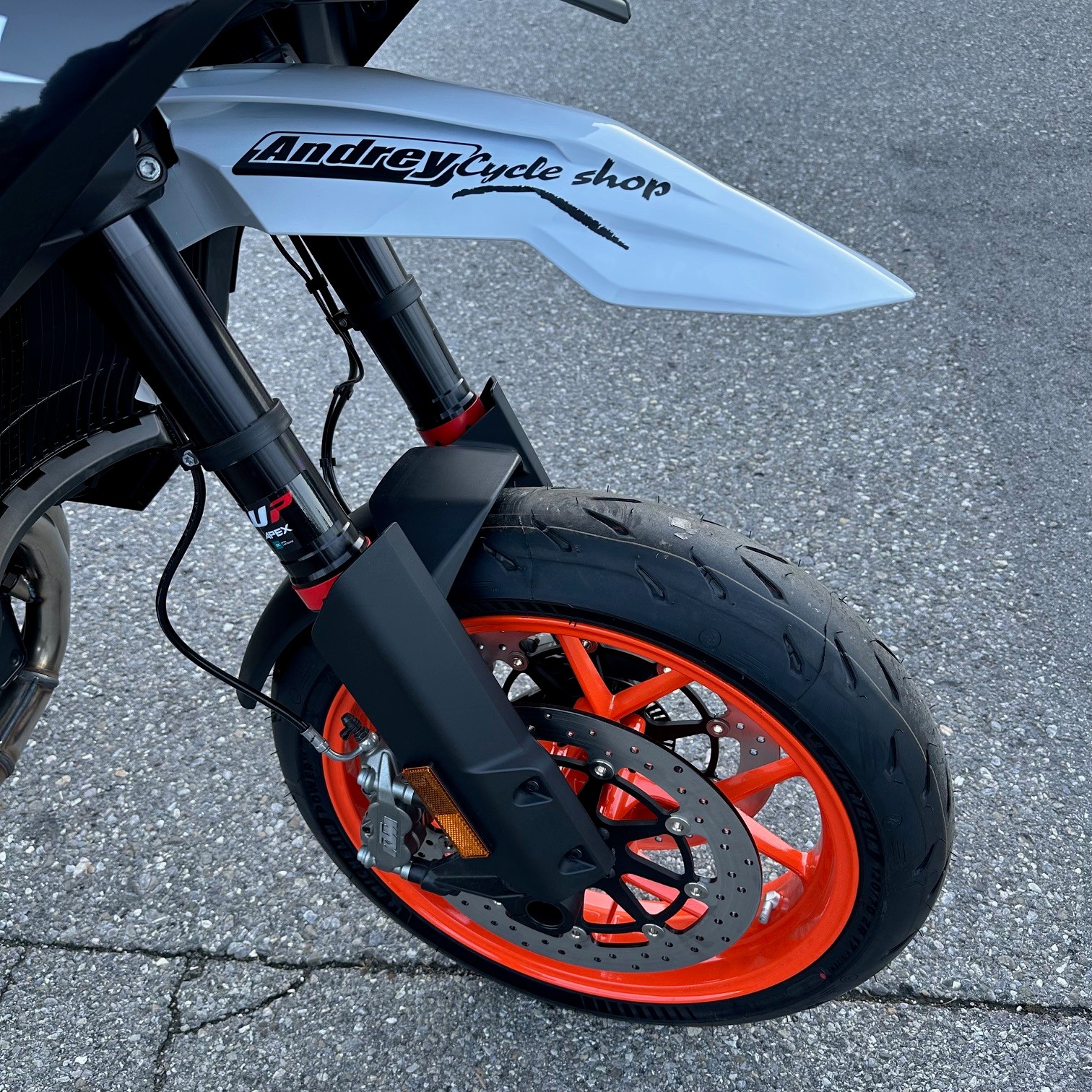 KTM 890 SMT-showroom-element-2