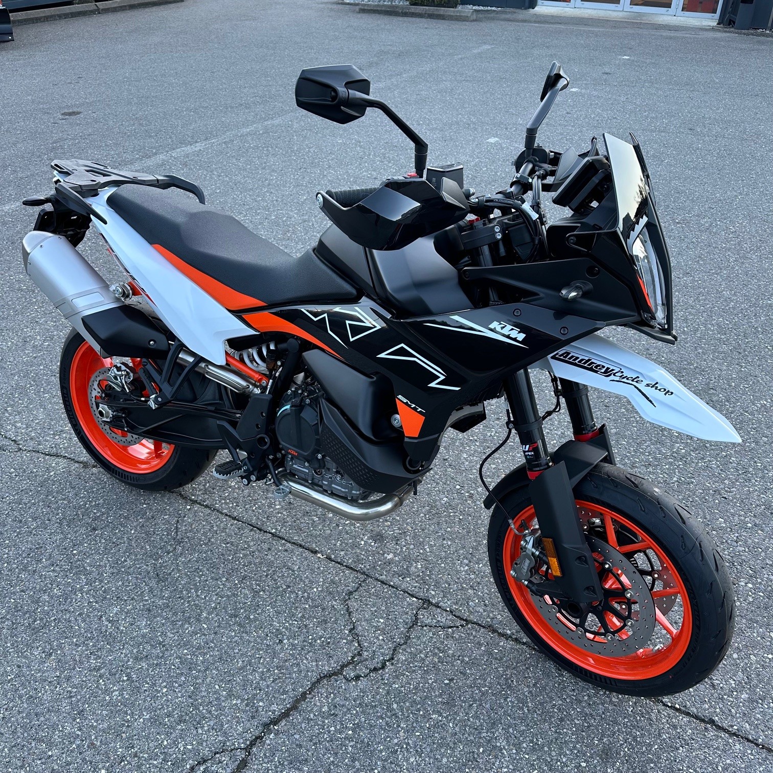KTM 890 SMT-showroom-element-1