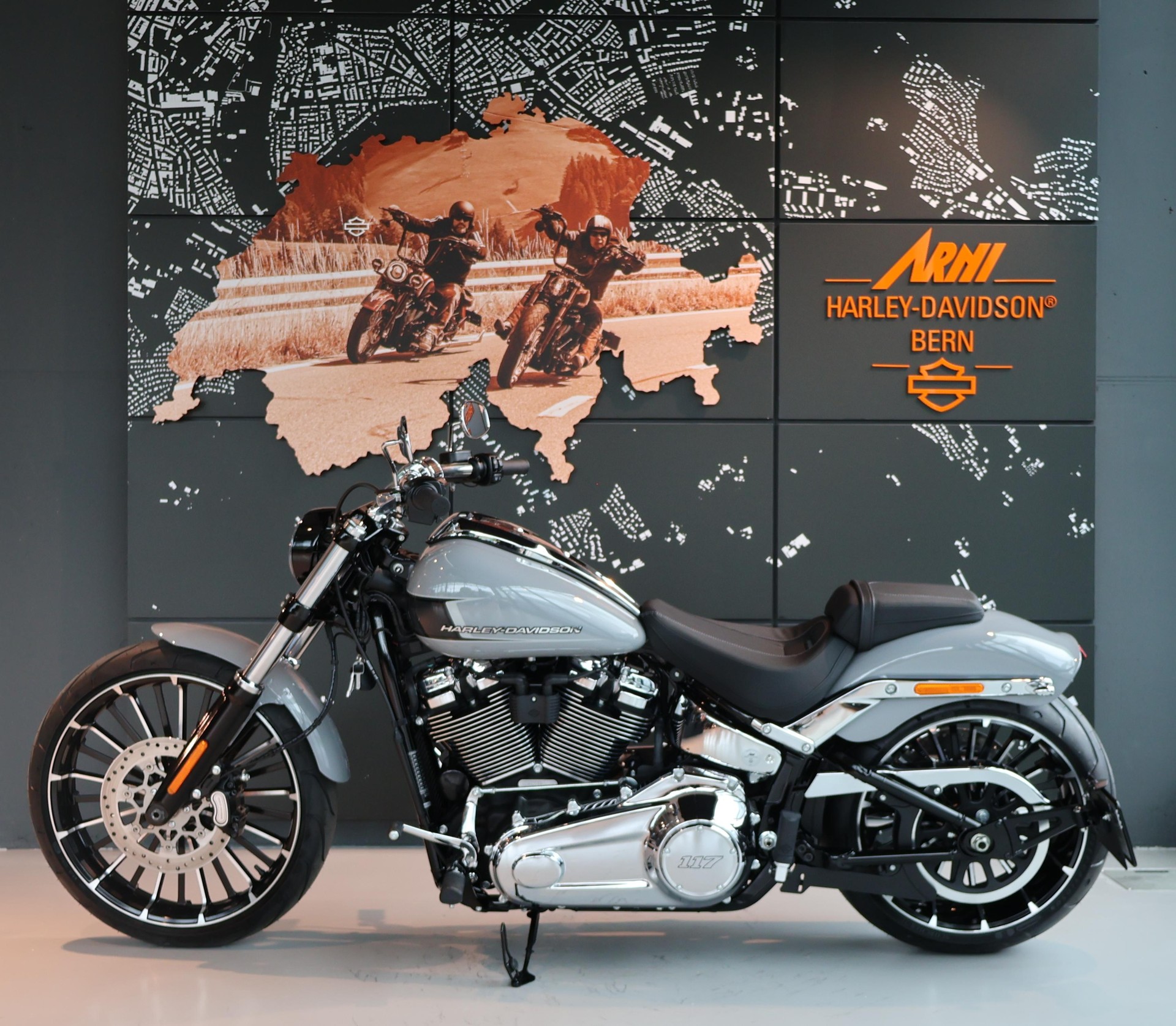 HARLEY-DAVIDSON FXBR Breakout 117-image-1