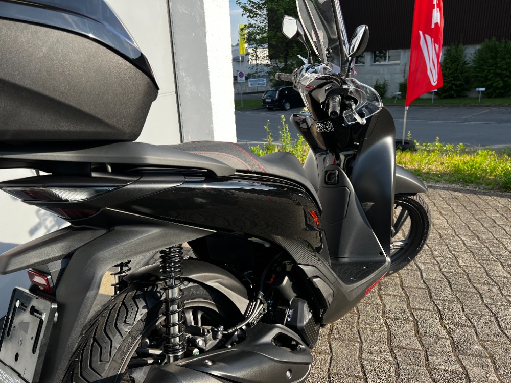 HONDA SH 125 Sporty-showroom-element-1