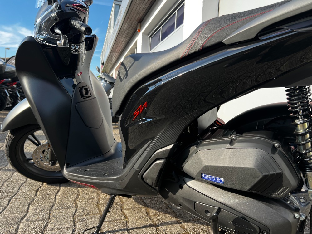HONDA SH 125 Sporty-showroom-element-2