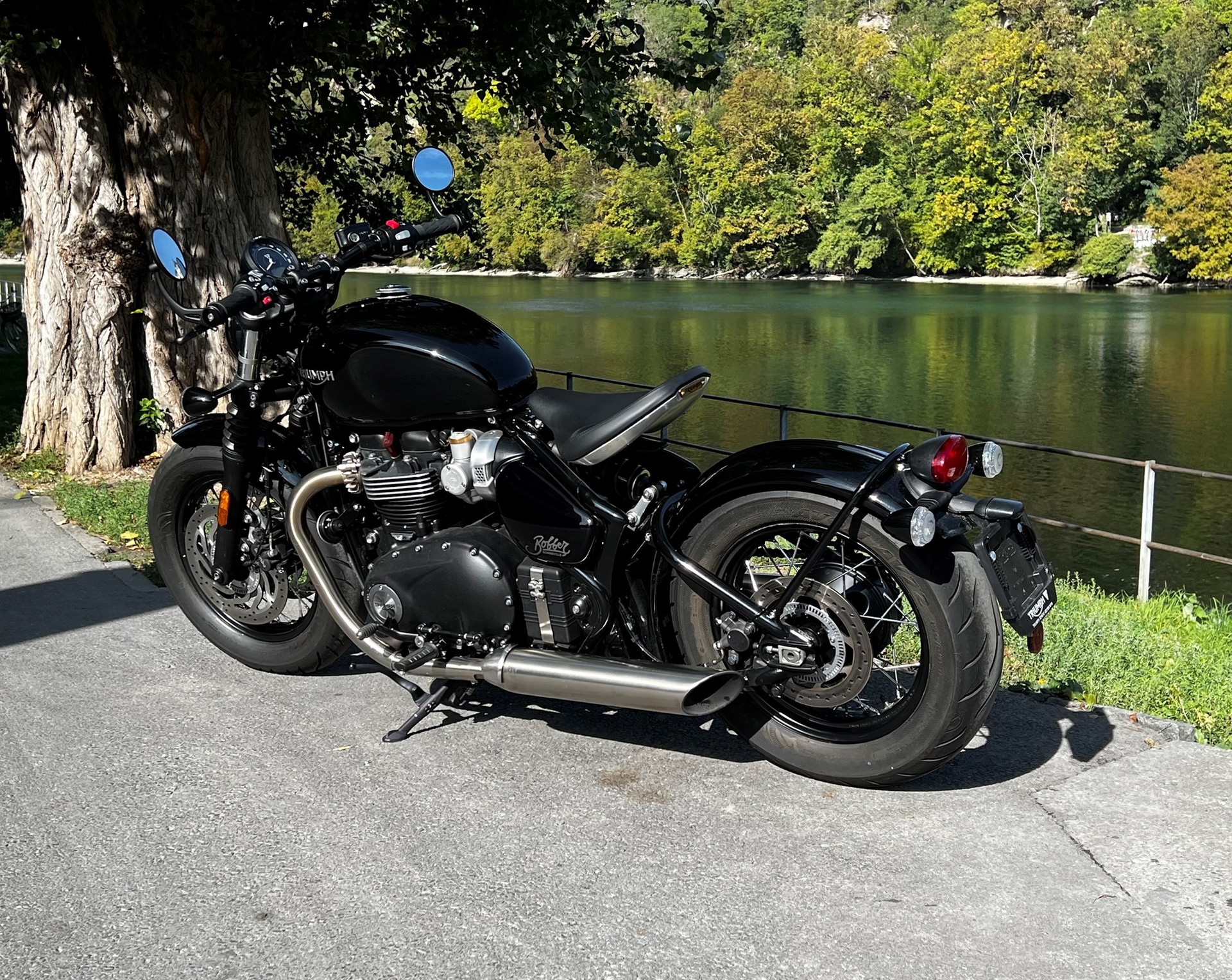 TRIUMPH Bonneville 1200 Bobber-showroom-element-1