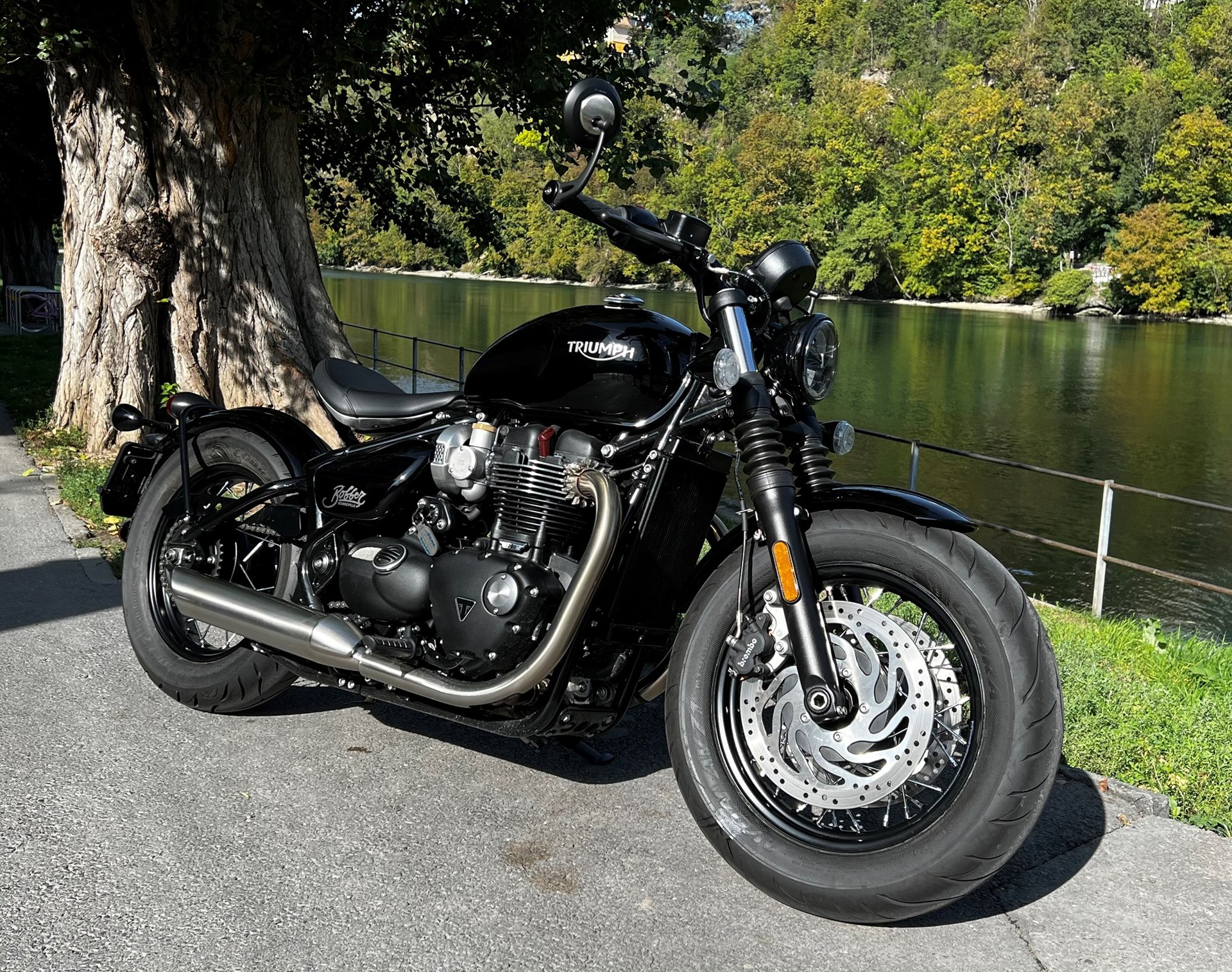 TRIUMPH Bonneville 1200 Bobber-showroom-element-3