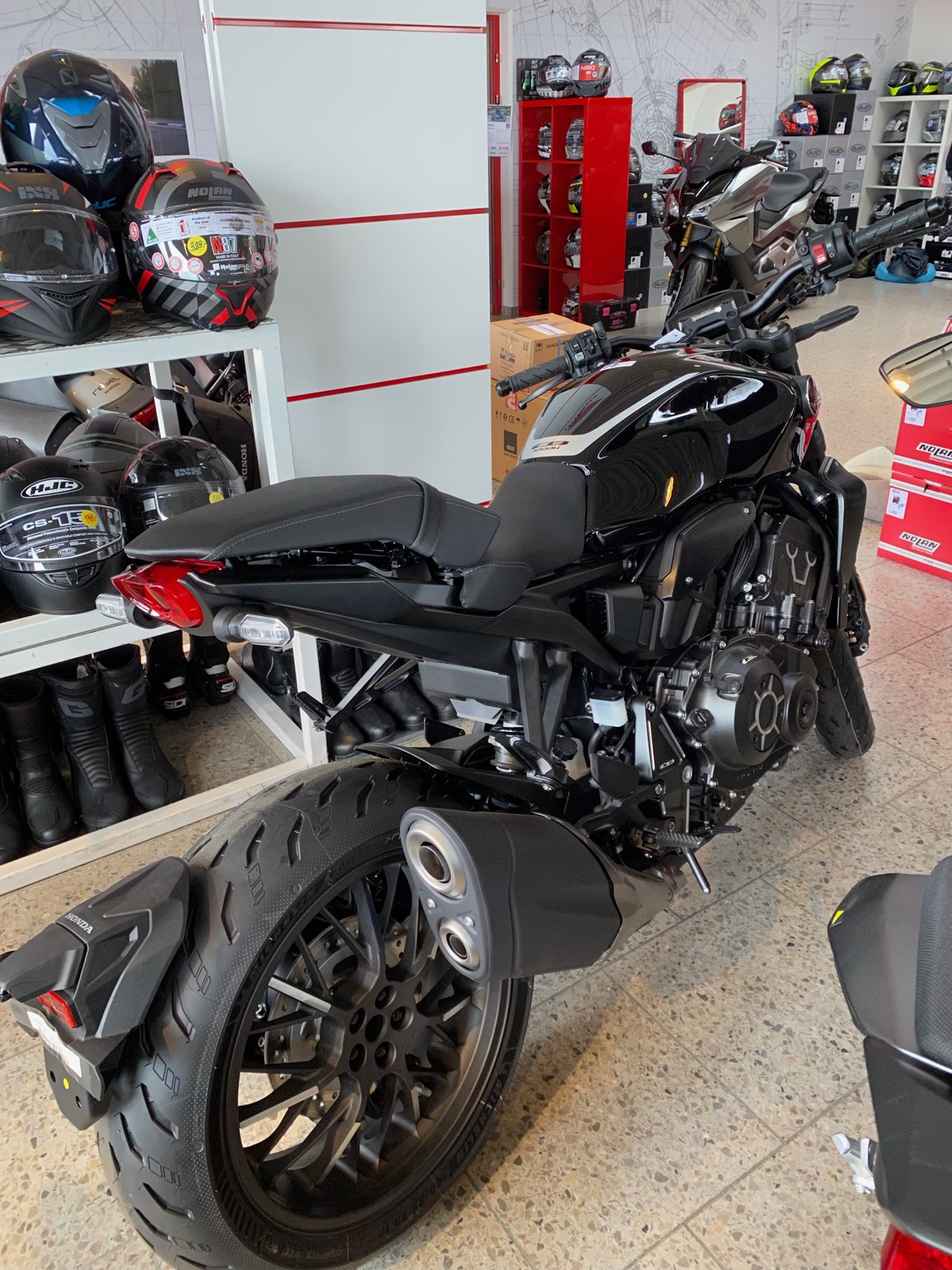 HONDA CB 1000 R Black Edition-showroom-element-1