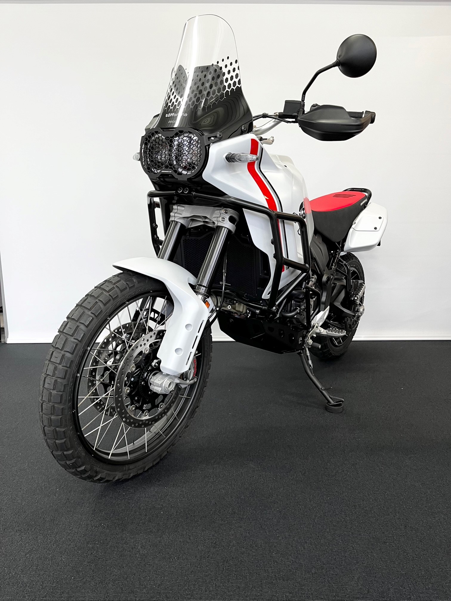 DUCATI Desert X-image-4