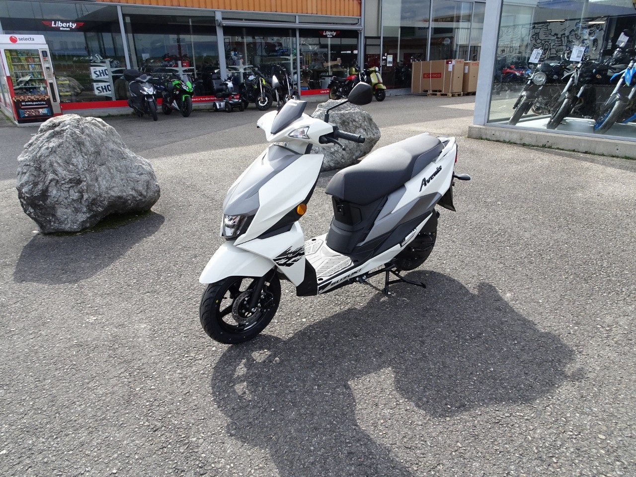 SUZUKI UN 125 Avenis-showroom-element-3