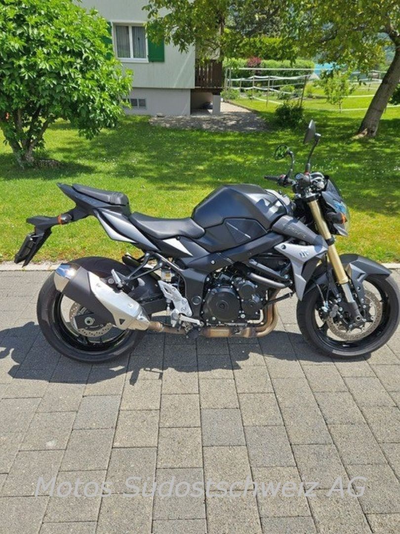 SUZUKI GSR750A-image-0